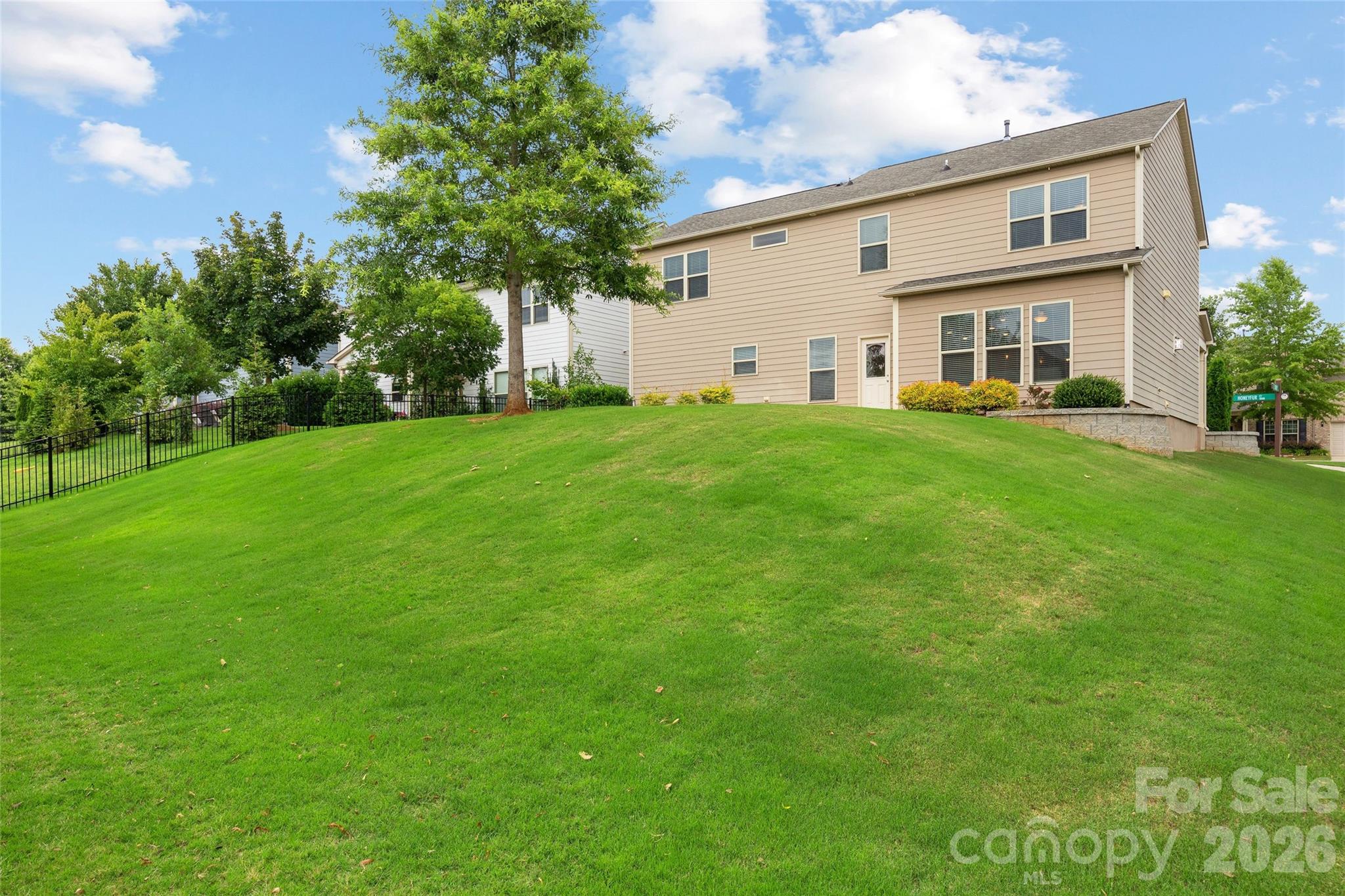 10522 Honeyfur Court — Charlotte