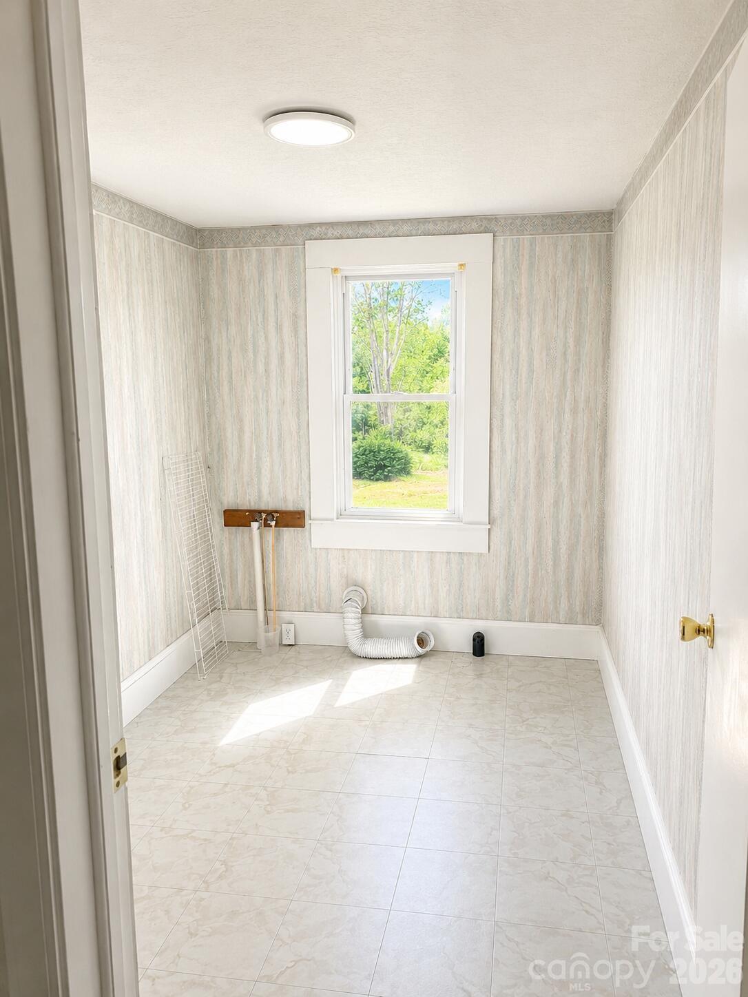 102 Phillips Road — Spruce Pine