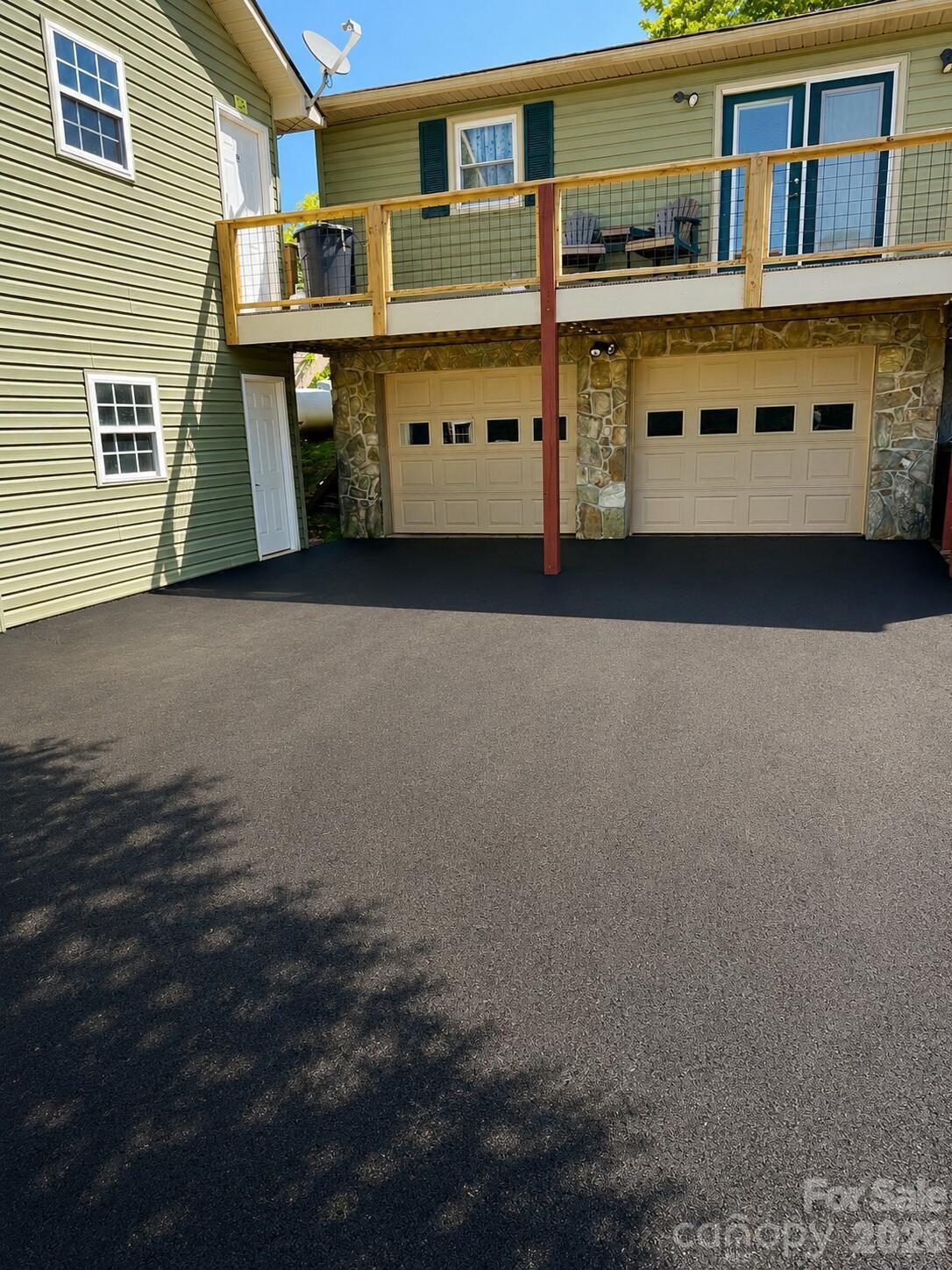 102 Phillips Road — Spruce Pine