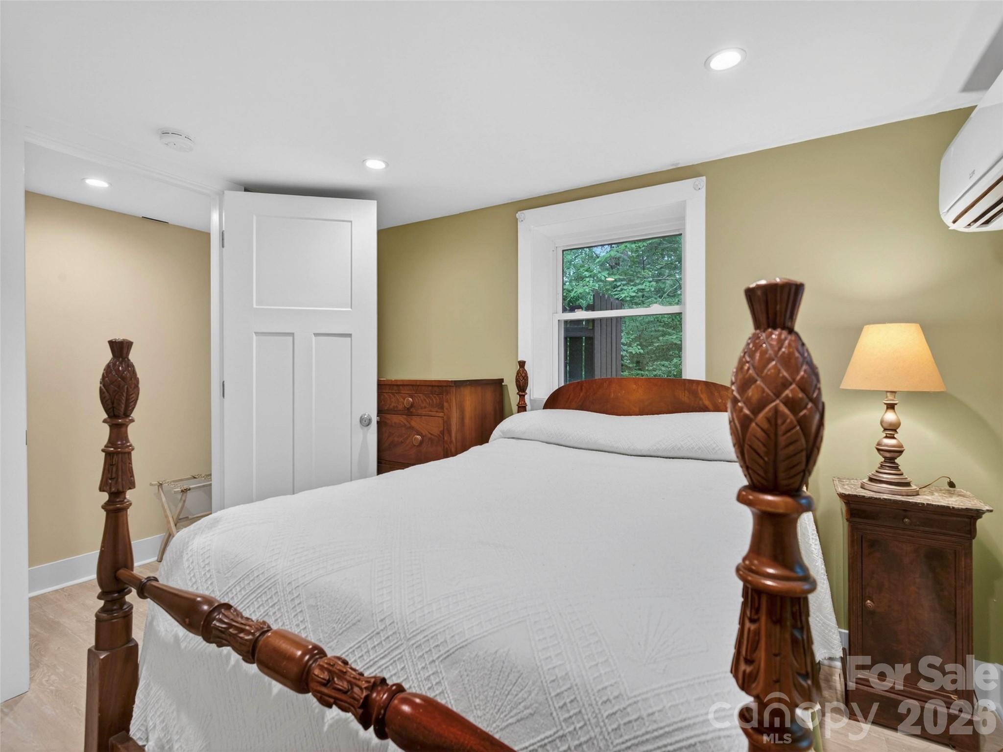 52 Melody Lane — Saluda