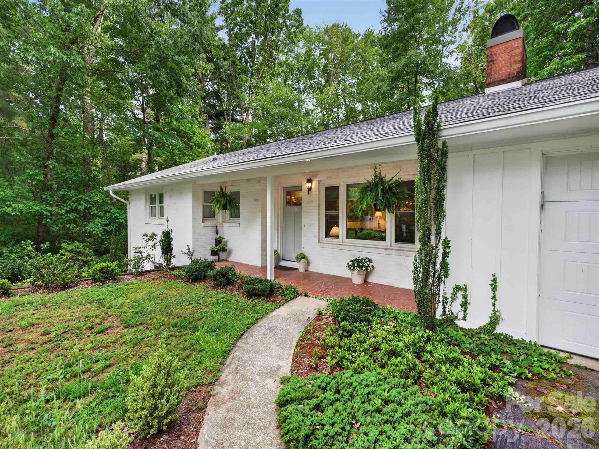 52 Melody Lane — Saluda