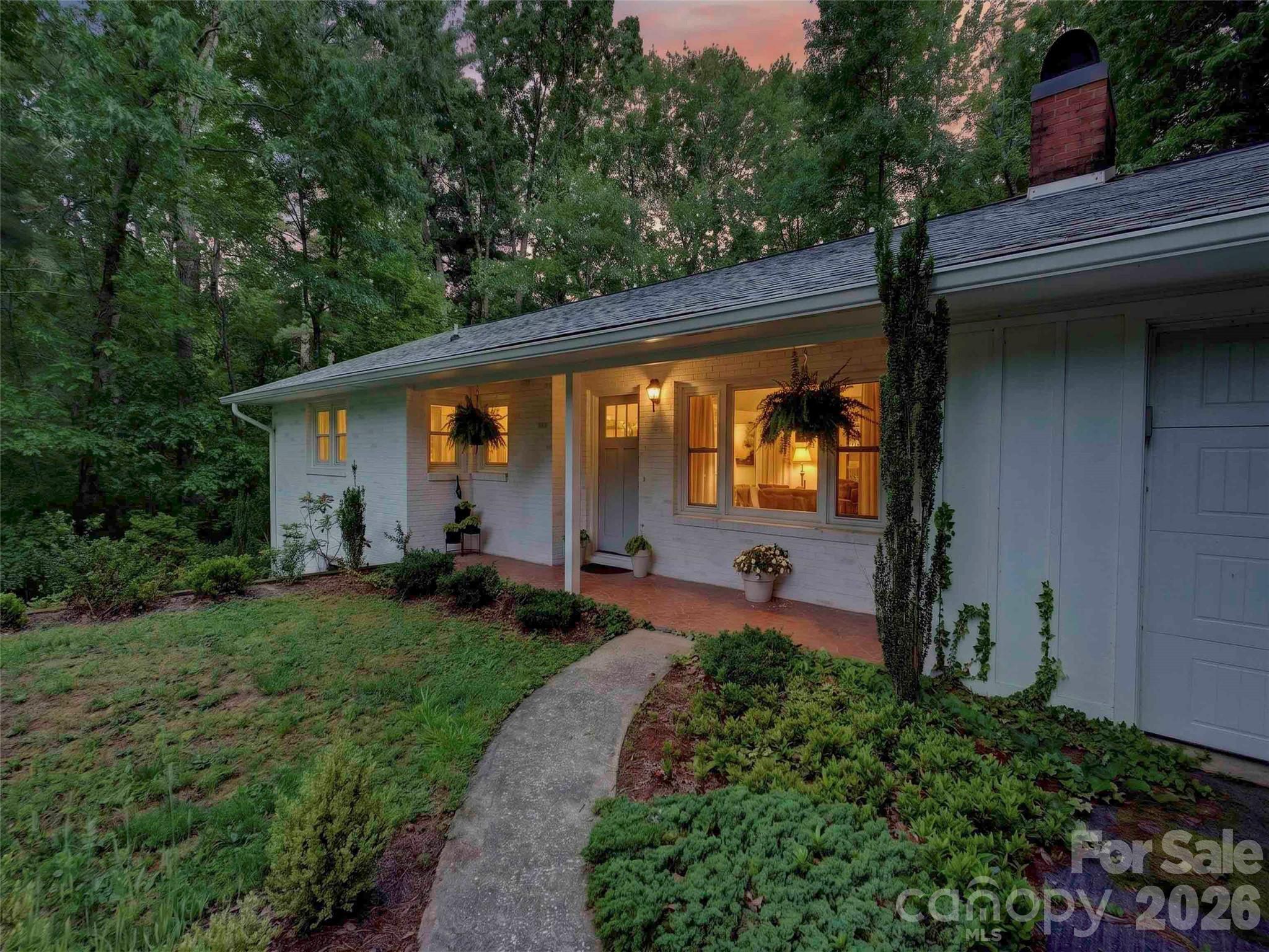 52 Melody Lane — Saluda
