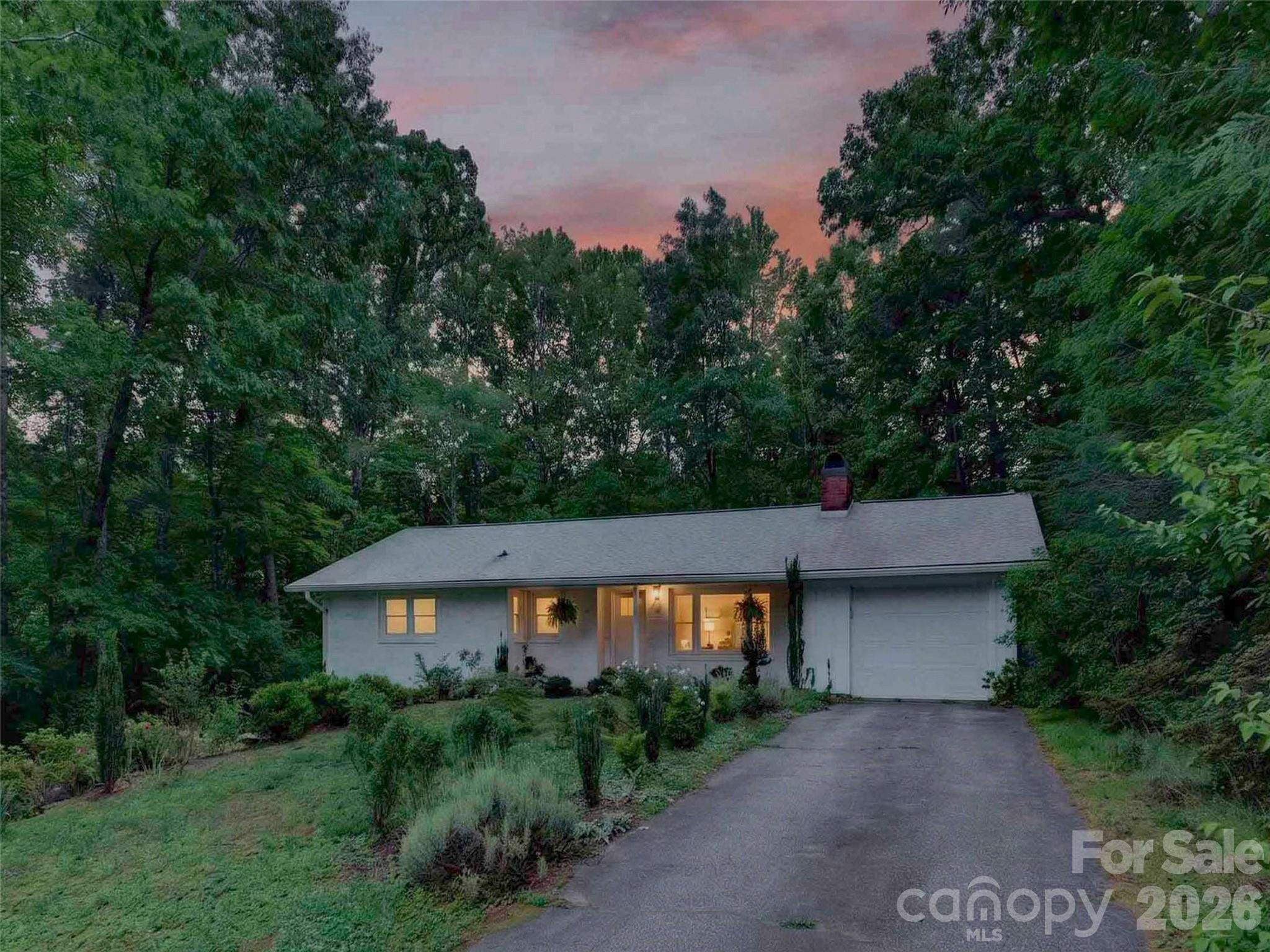 52 Melody Lane — Saluda