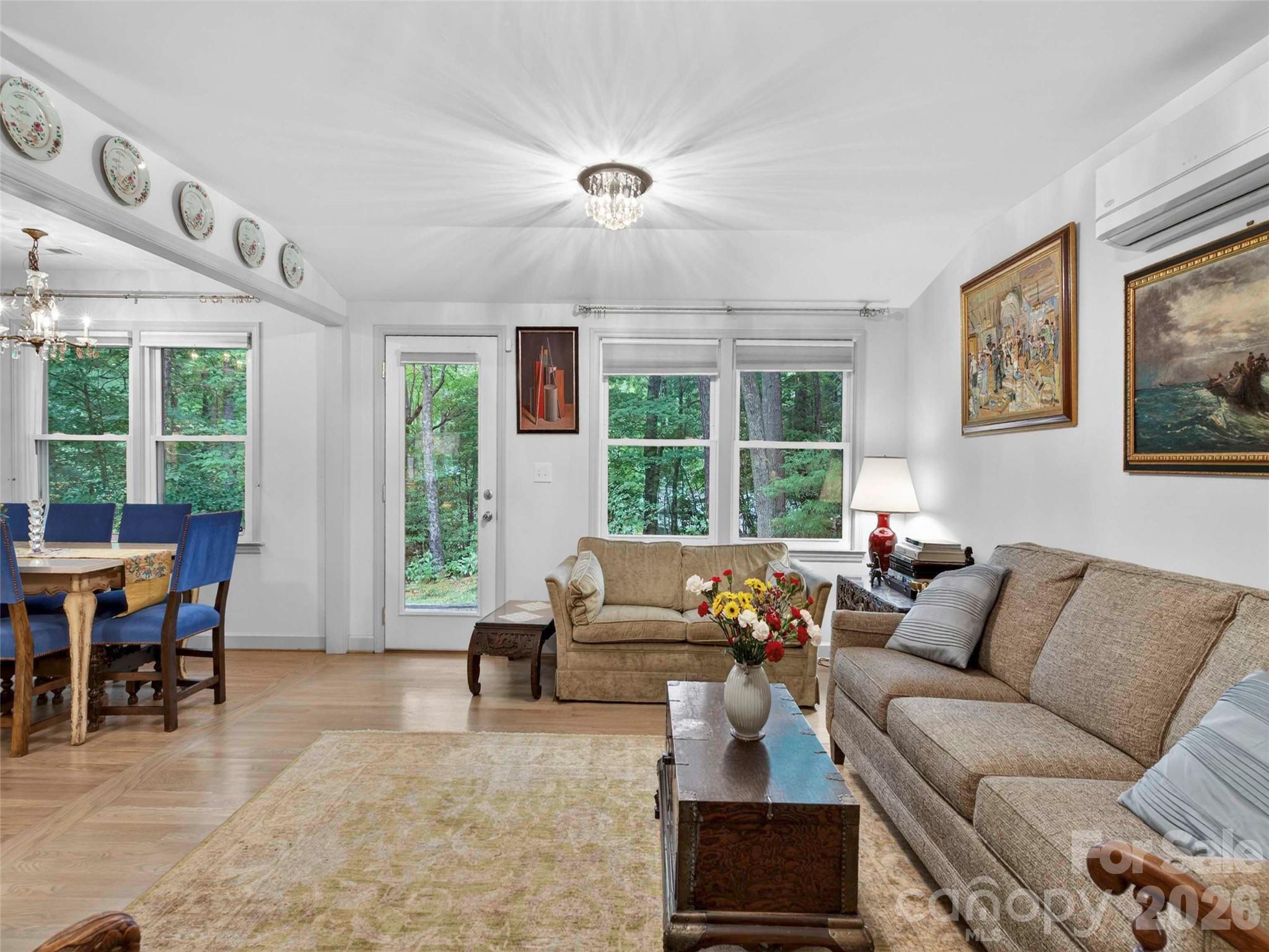 52 Melody Lane — Saluda
