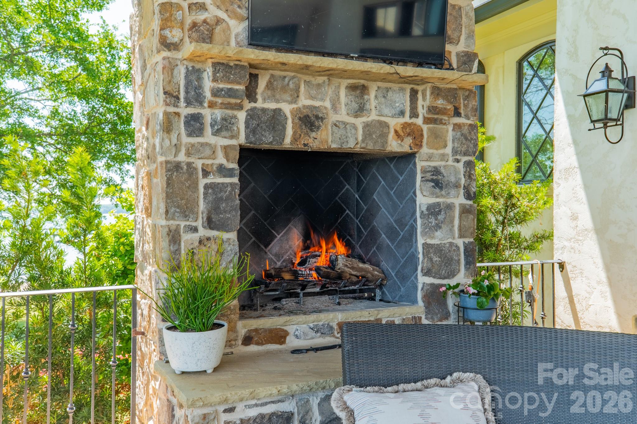 5204 Masons Ferry Road — Clover