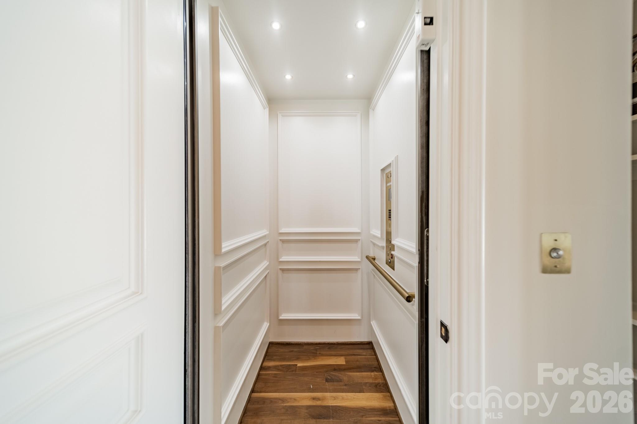 5204 Masons Ferry Road — Clover