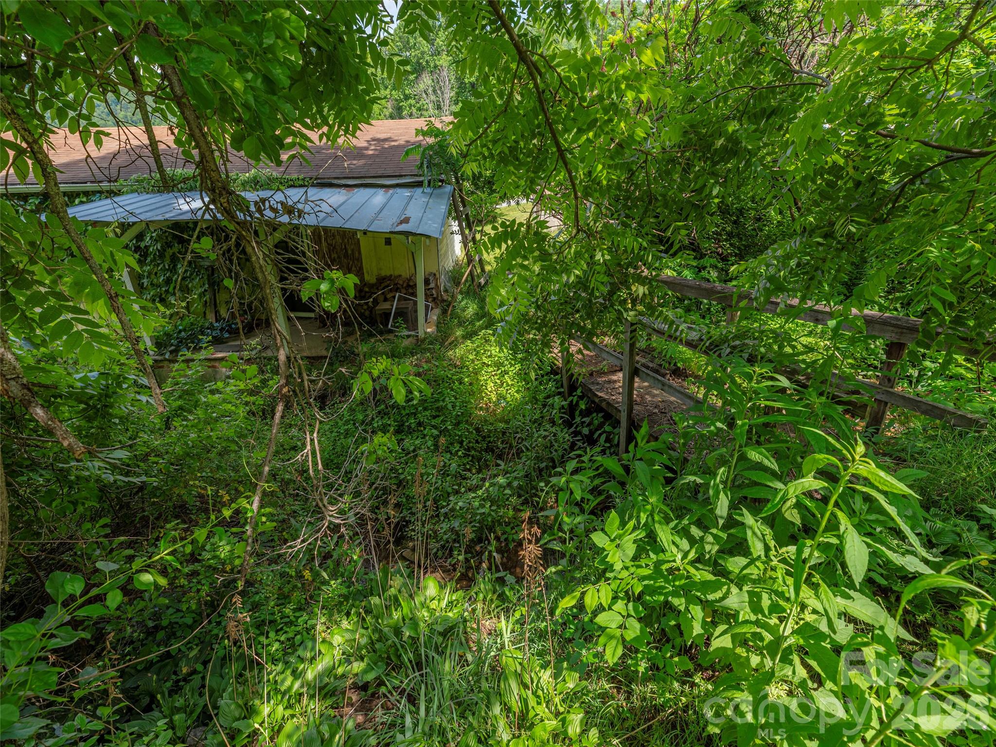 5622 Dutch Cove Road — Canton