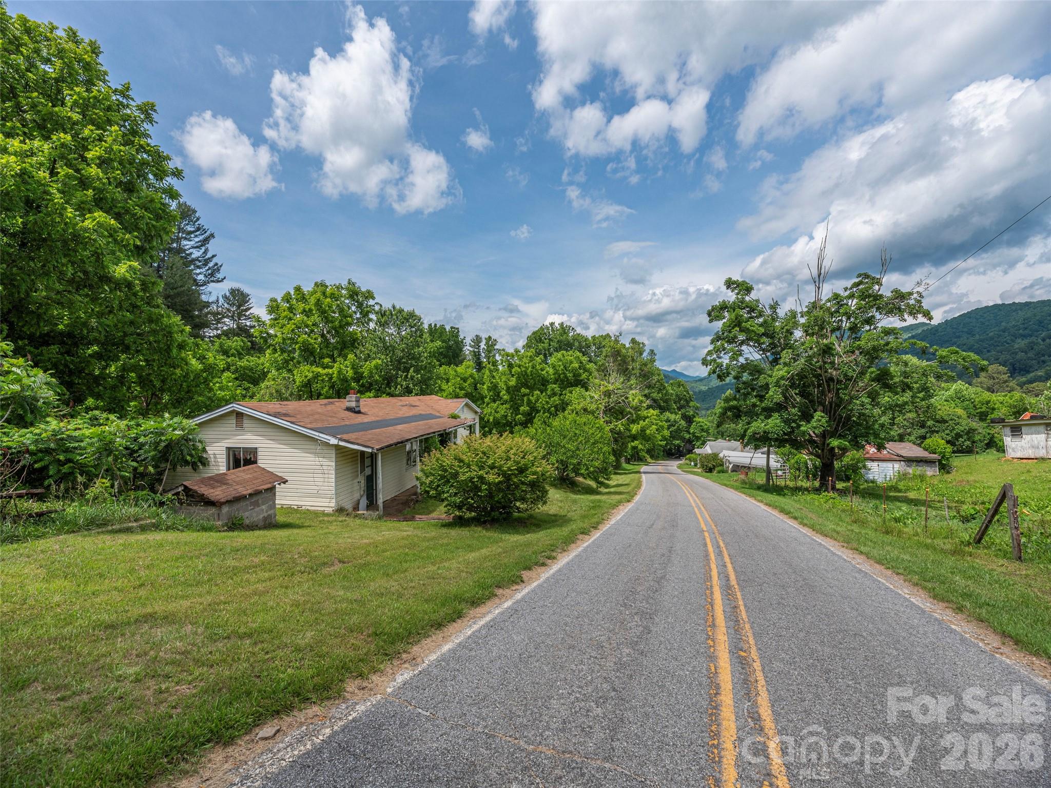 5622 Dutch Cove Road — Canton