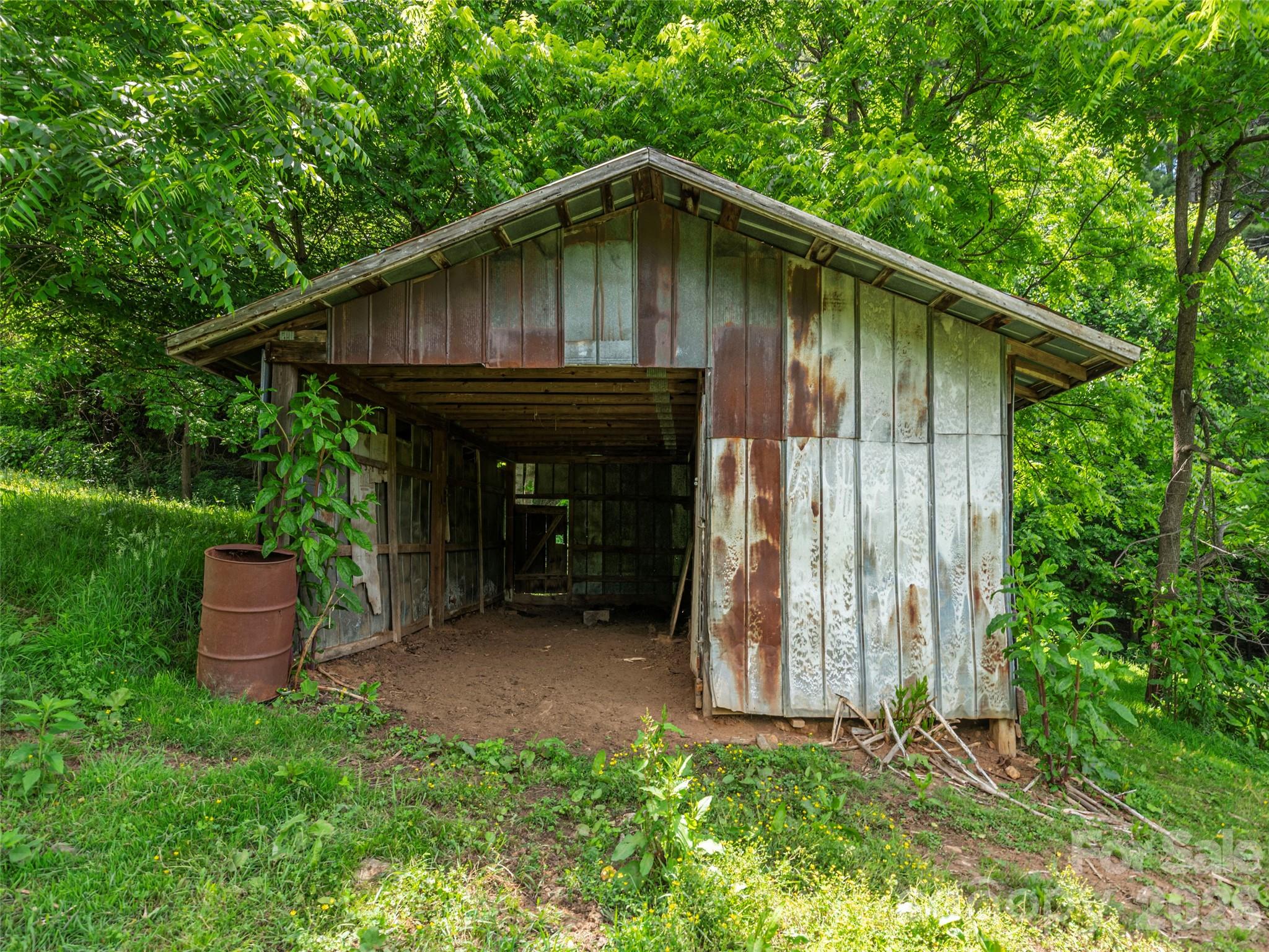 5622 Dutch Cove Road — Canton