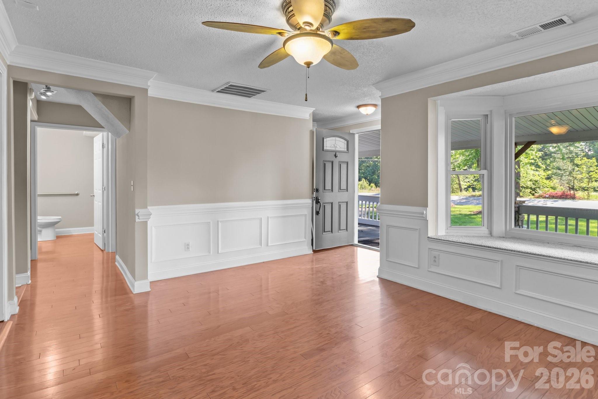 319 N Central Avenue — Locust