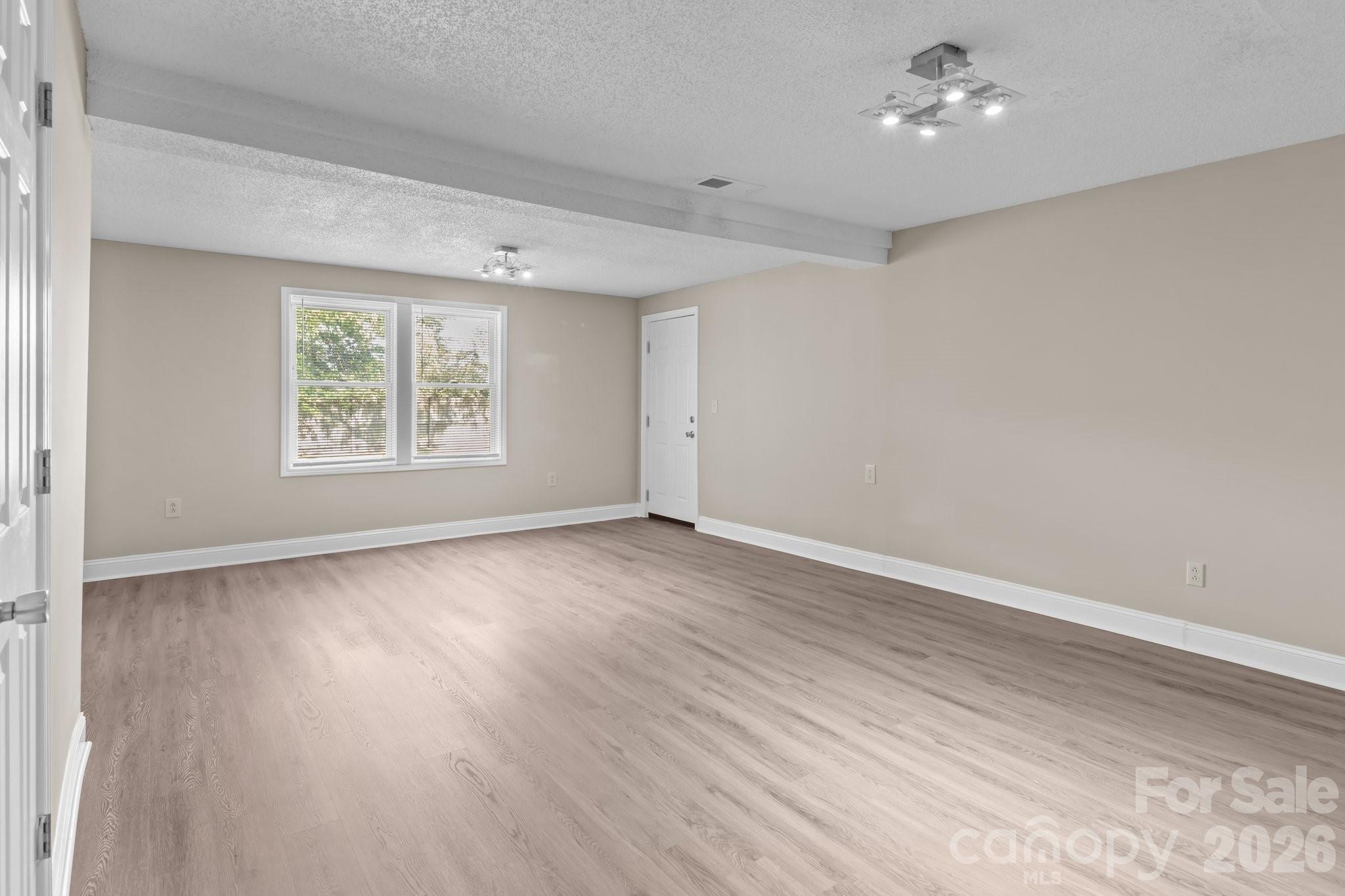 319 N Central Avenue — Locust