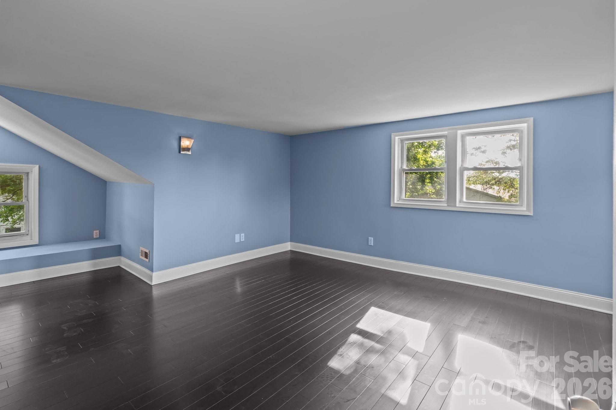 319 N Central Avenue — Locust