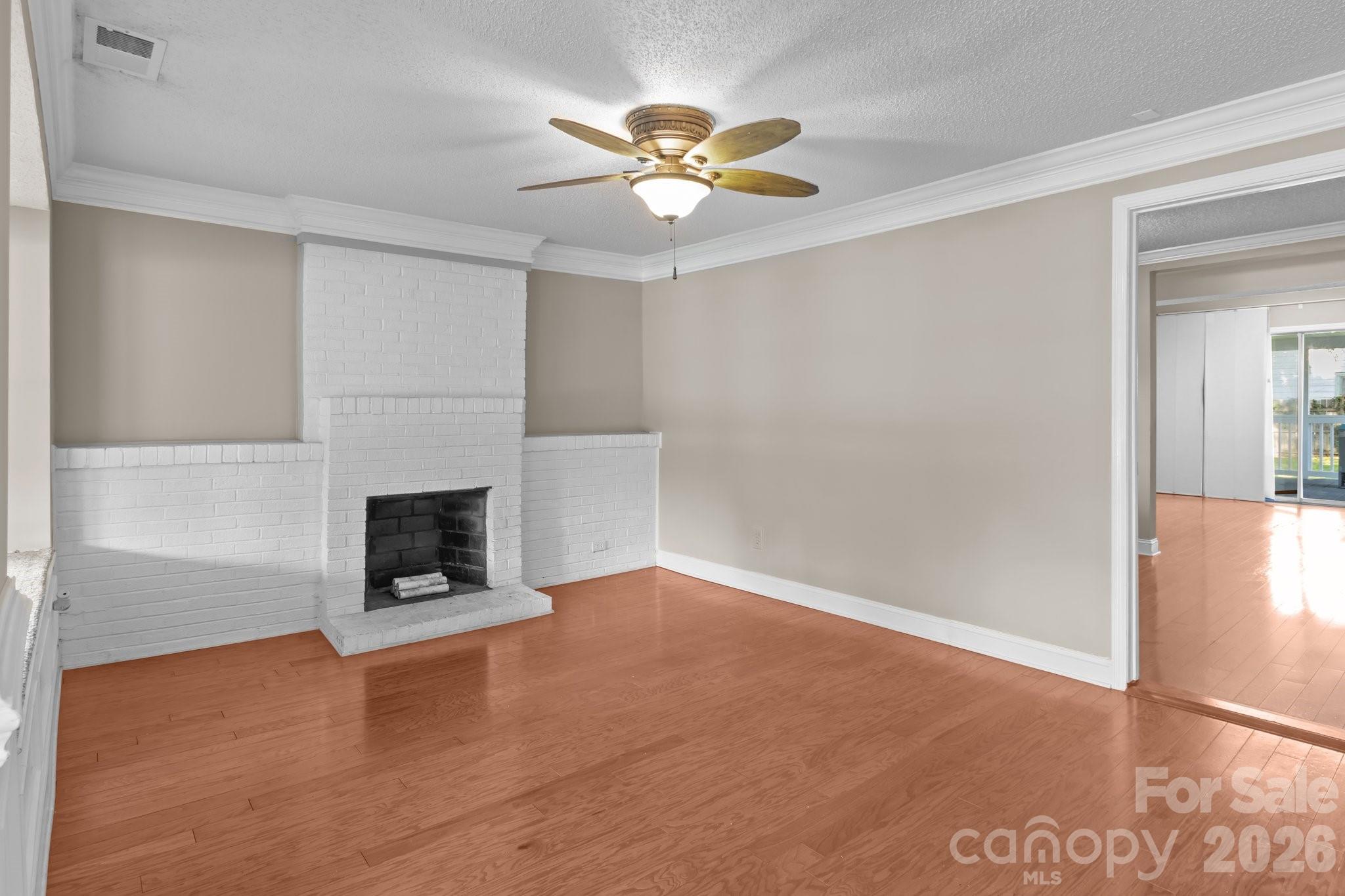 319 N Central Avenue — Locust