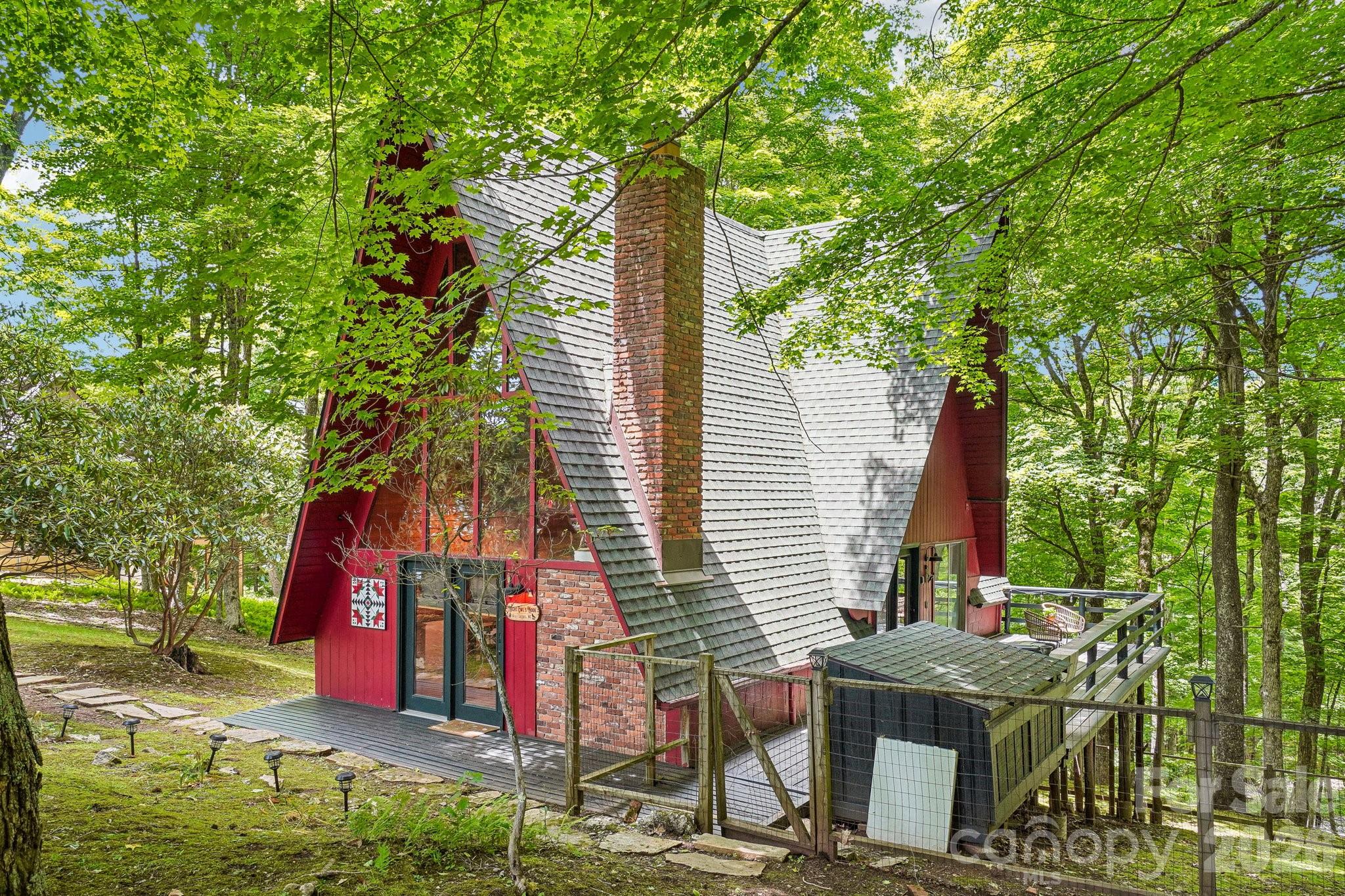201 Hampton Gap Drive — Mars Hill