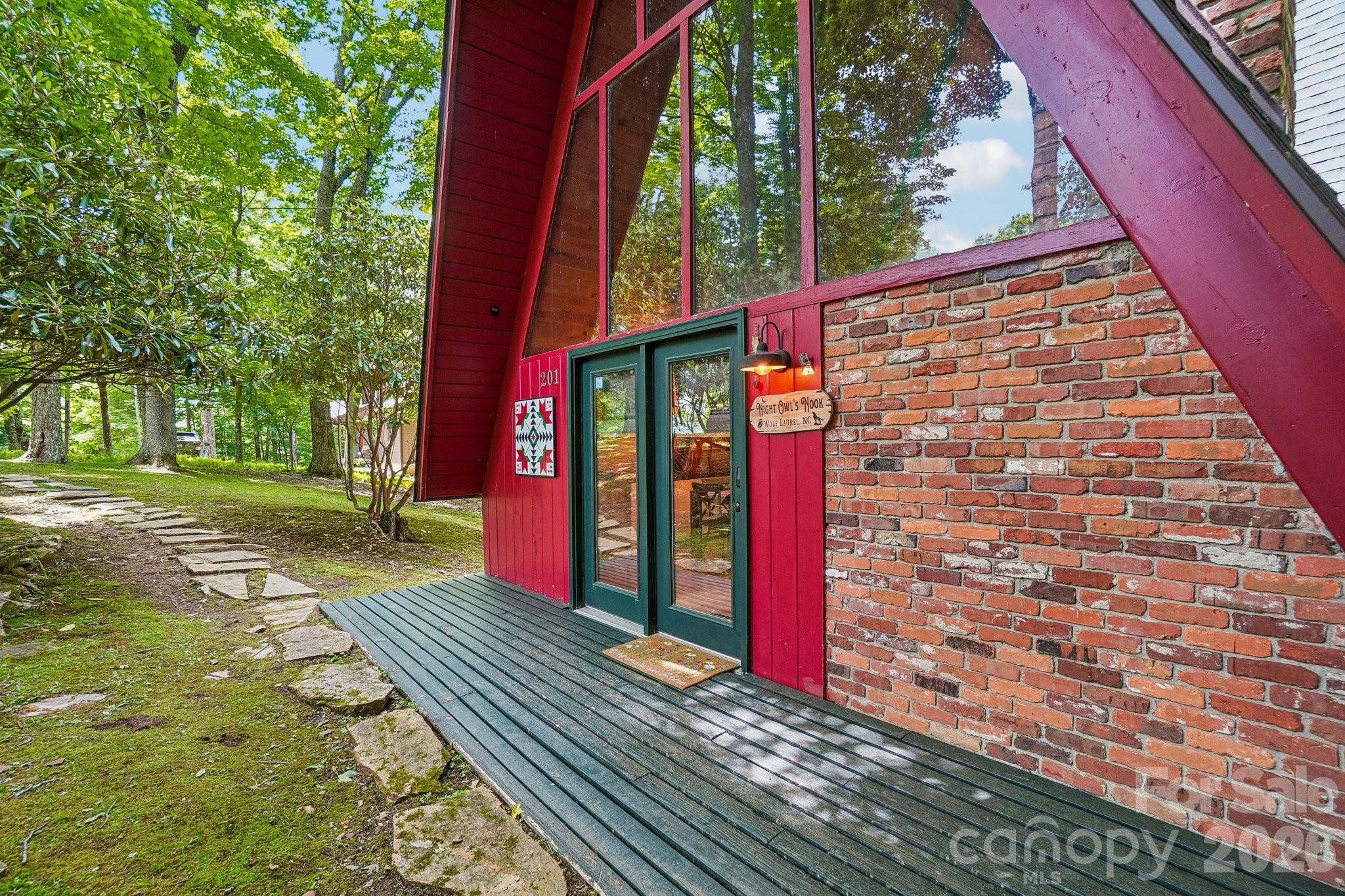201 Hampton Gap Drive — Mars Hill