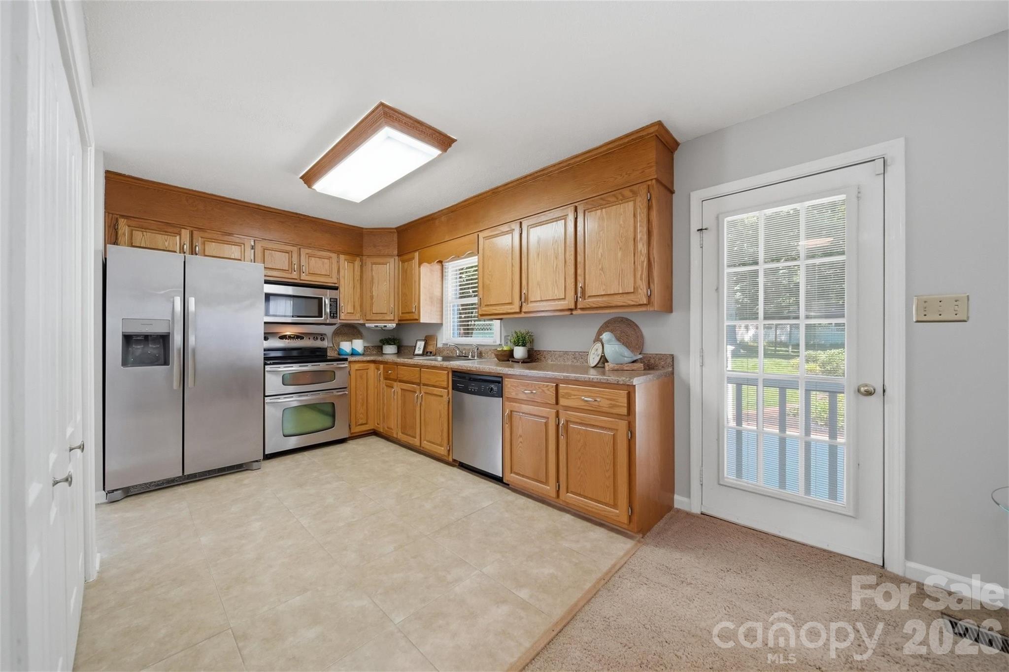 1948 Twin Ponds Drive — Hickory