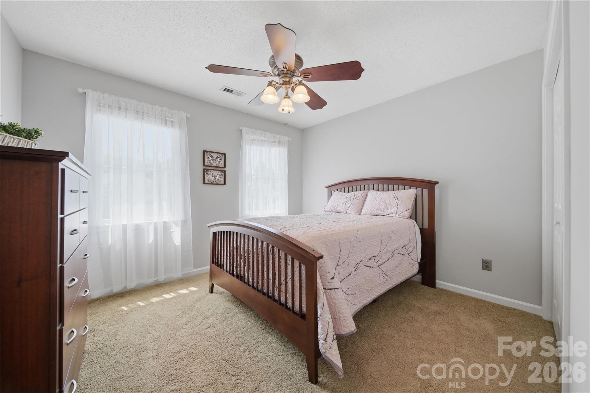 1948 Twin Ponds Drive — Hickory