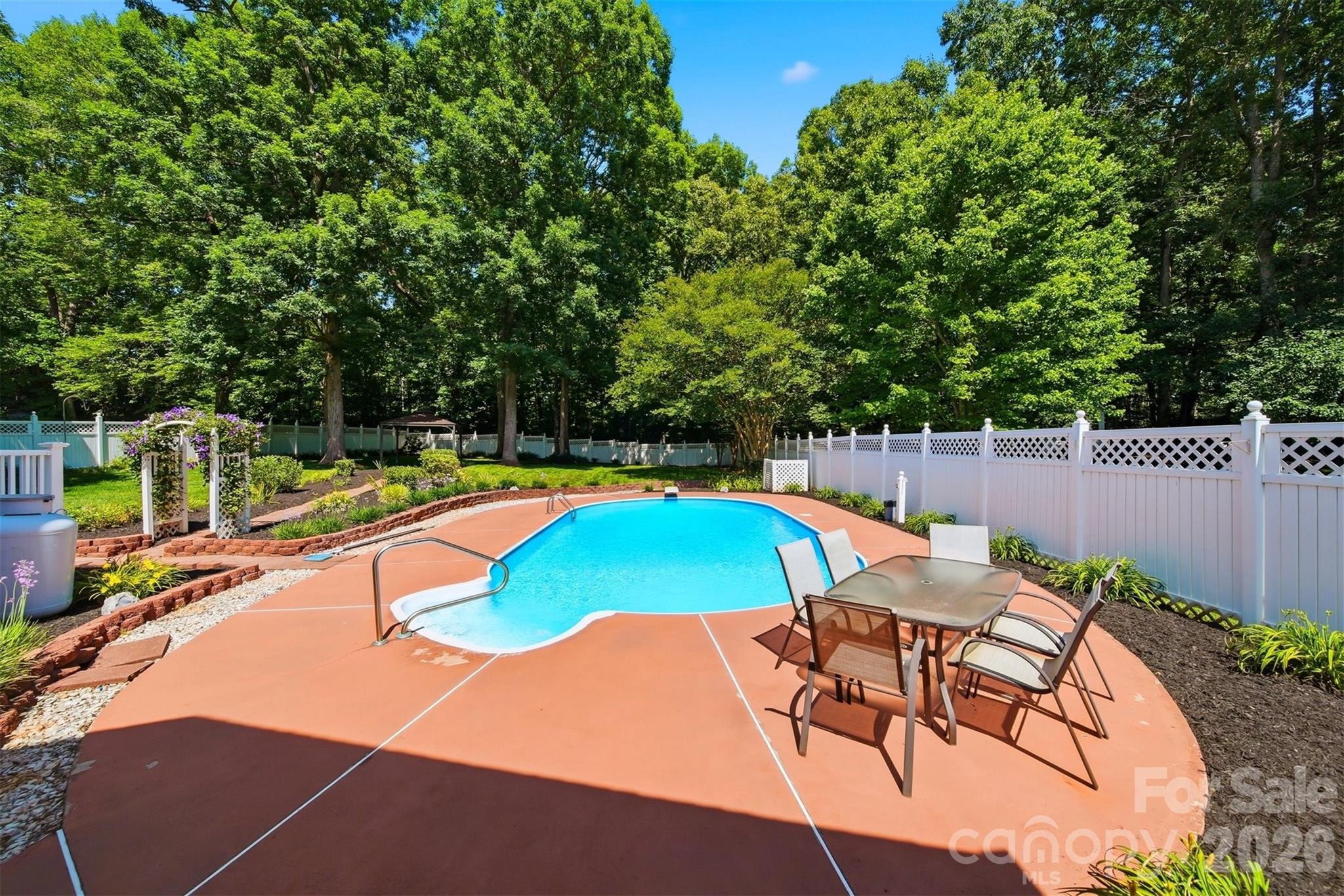 1948 Twin Ponds Drive — Hickory