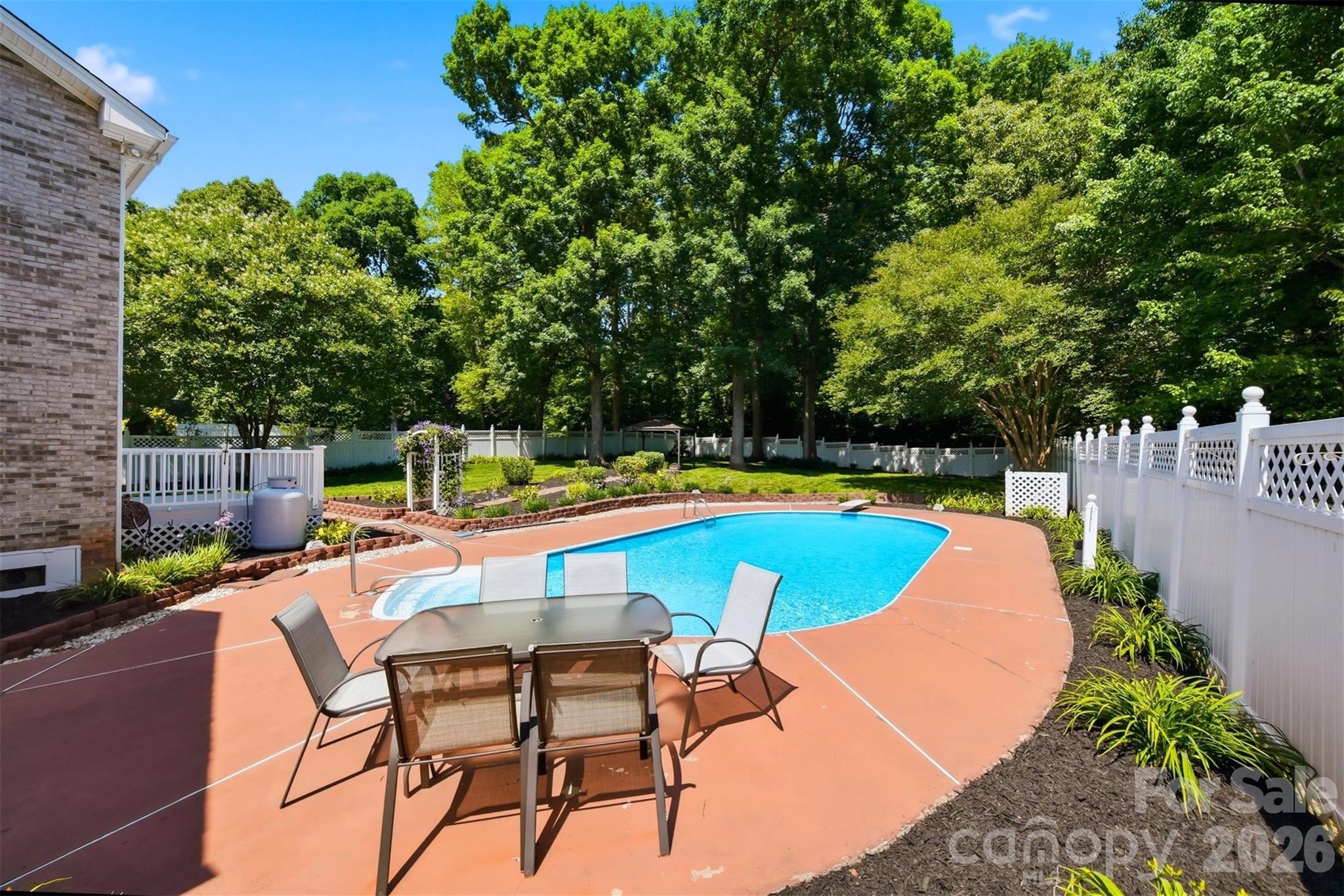 1948 Twin Ponds Drive — Hickory