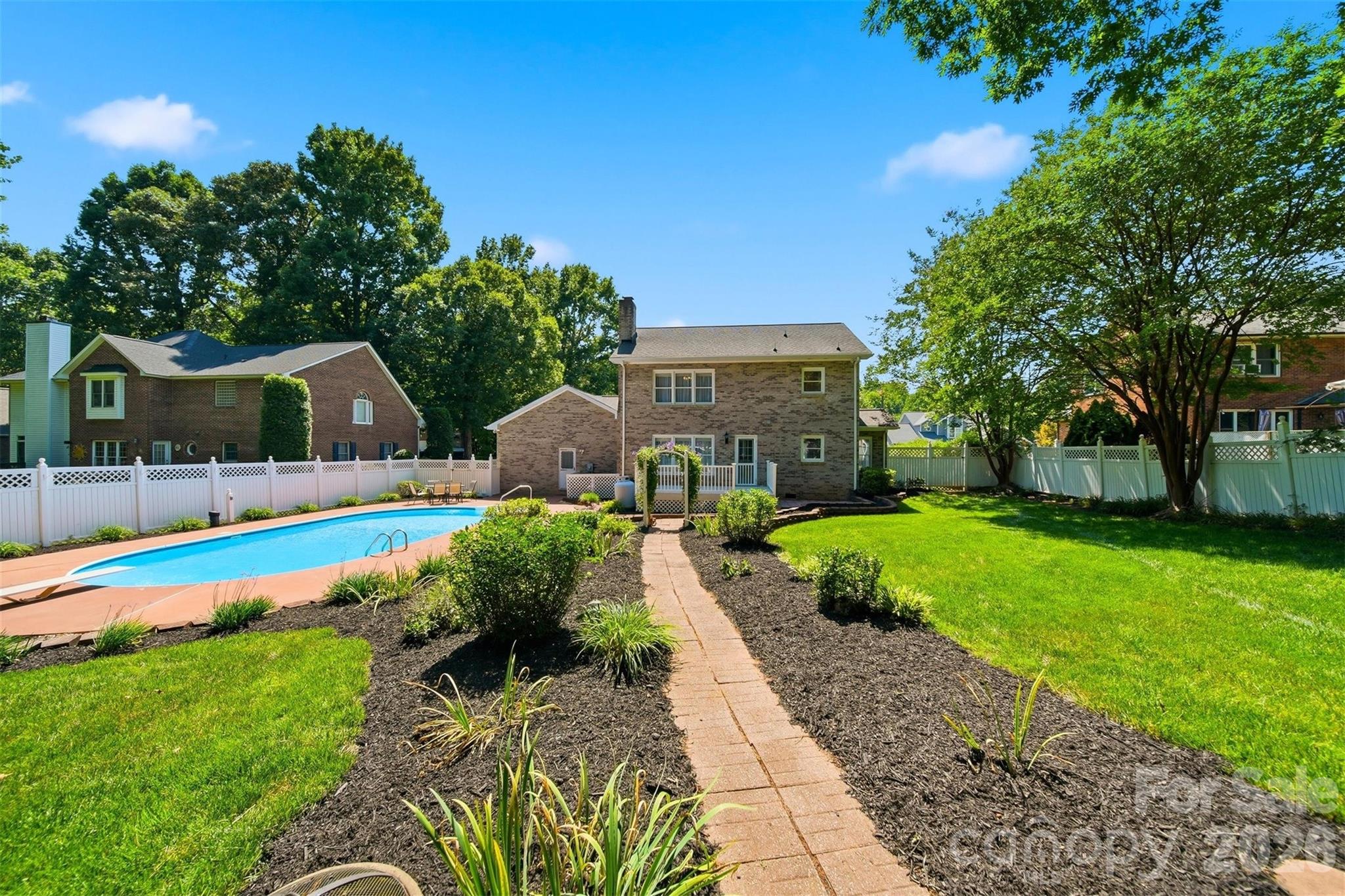 1948 Twin Ponds Drive — Hickory
