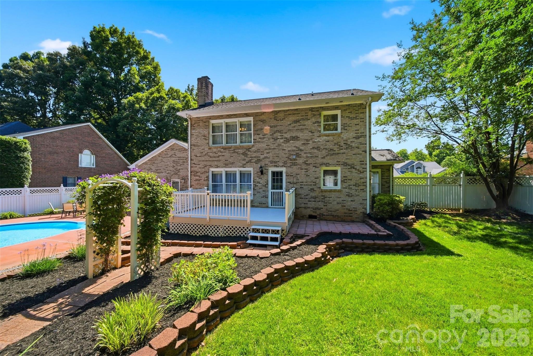 1948 Twin Ponds Drive — Hickory
