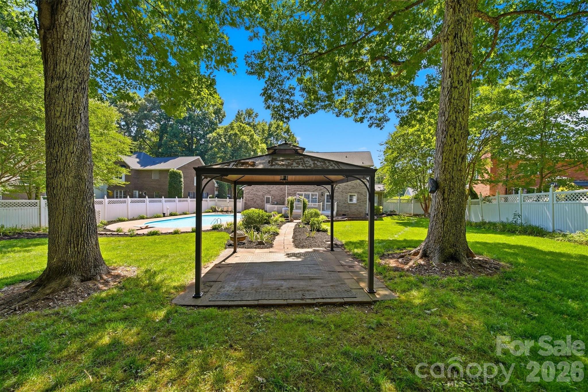 1948 Twin Ponds Drive — Hickory