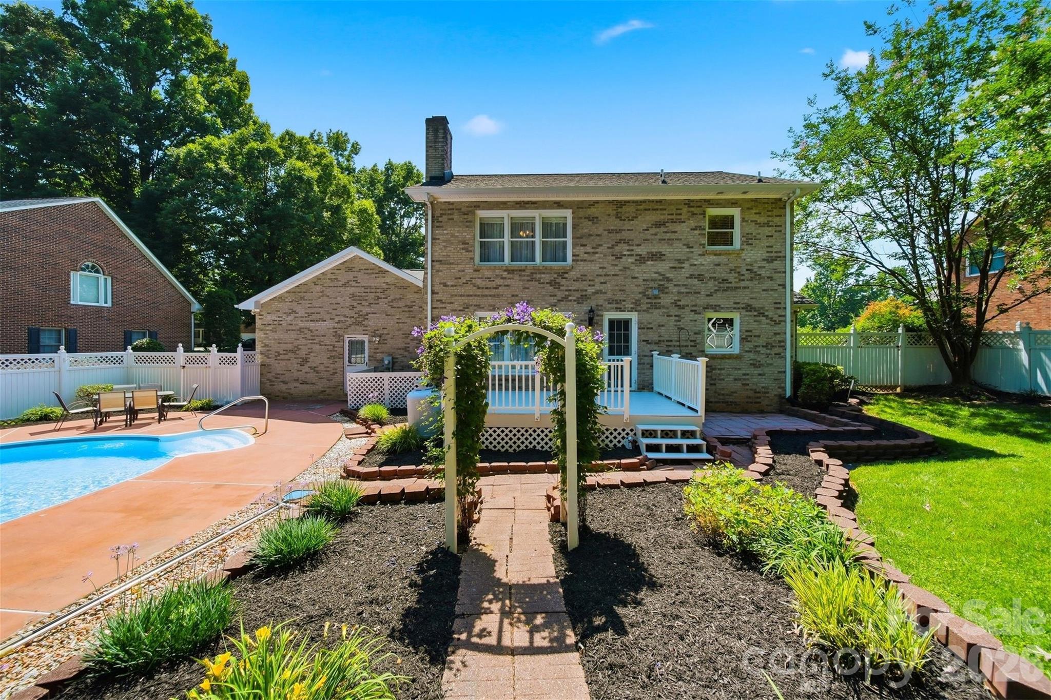 1948 Twin Ponds Drive — Hickory