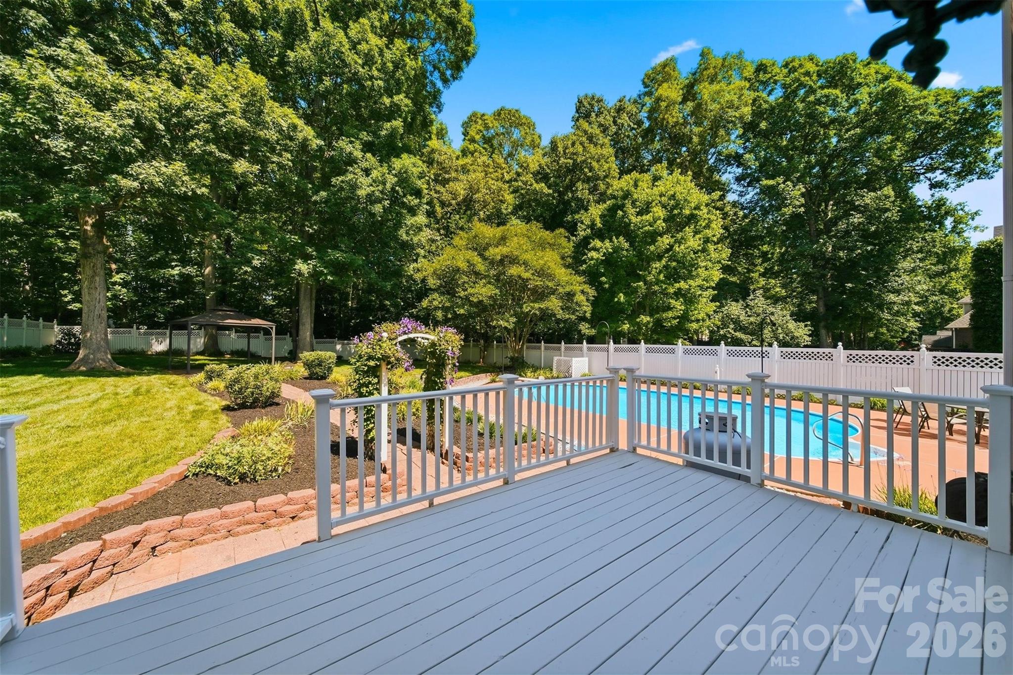 1948 Twin Ponds Drive — Hickory