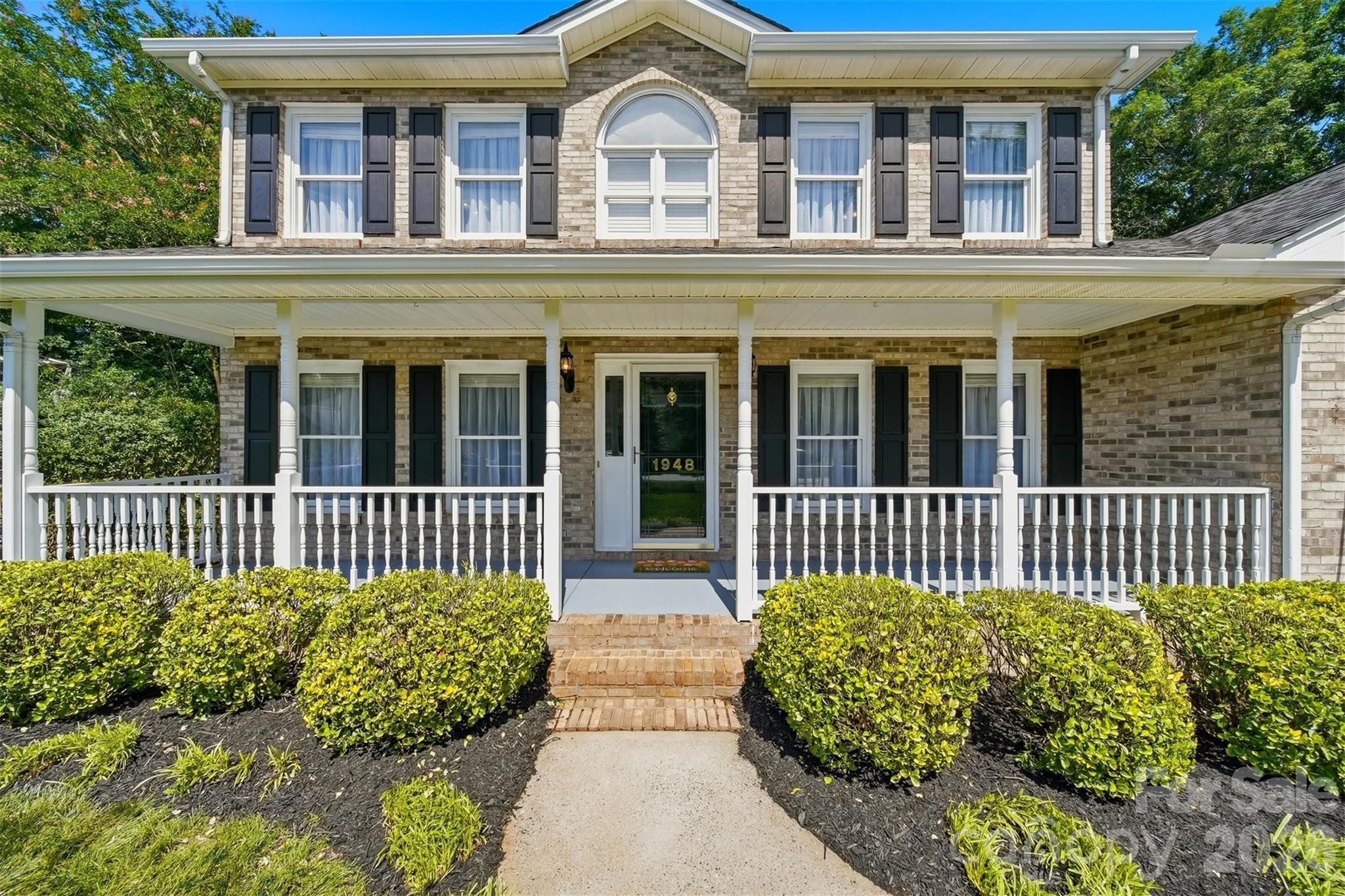 1948 Twin Ponds Drive — Hickory