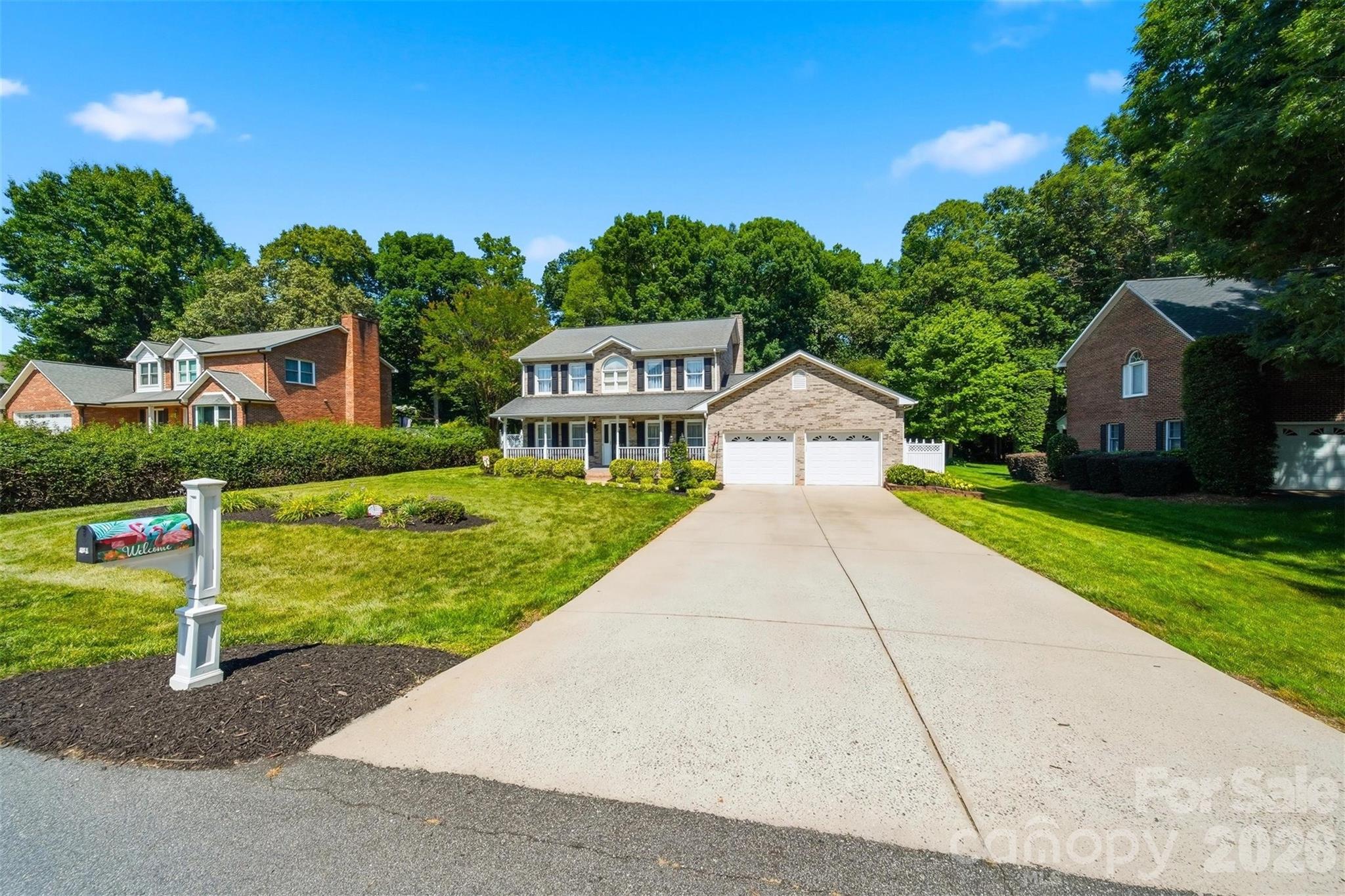 1948 Twin Ponds Drive — Hickory
