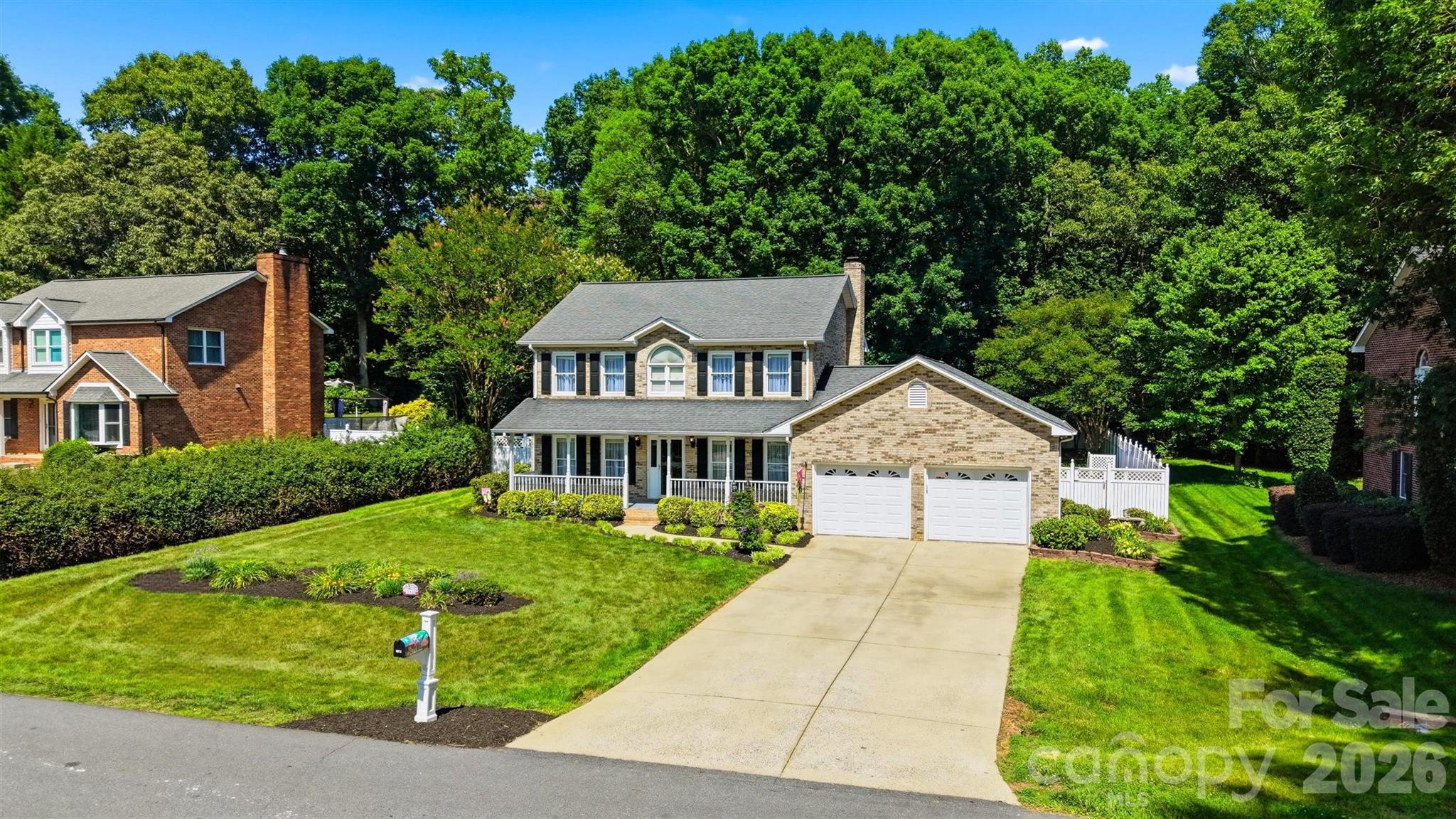 1948 Twin Ponds Drive — Hickory
