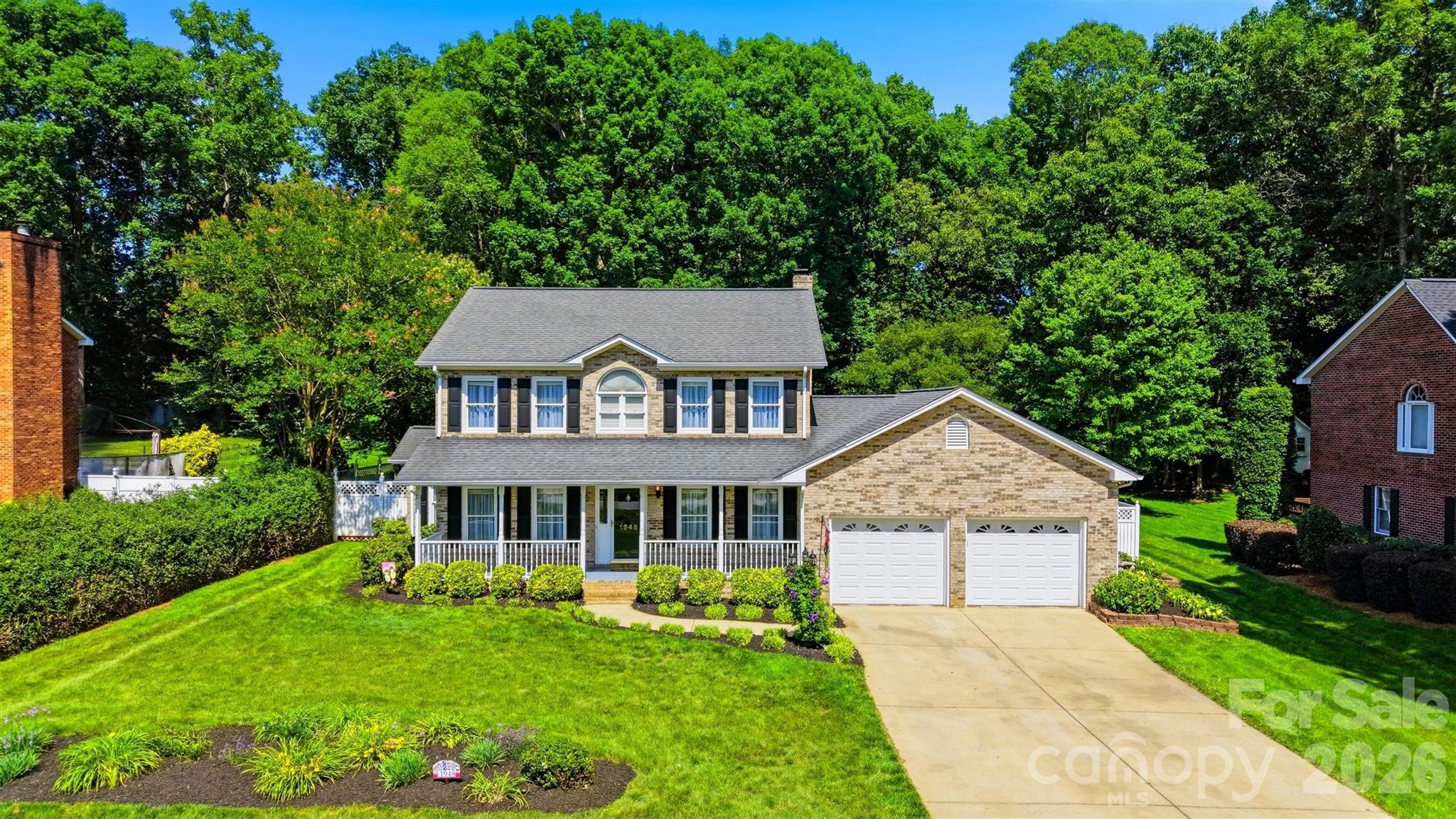 1948 Twin Ponds Drive — Hickory