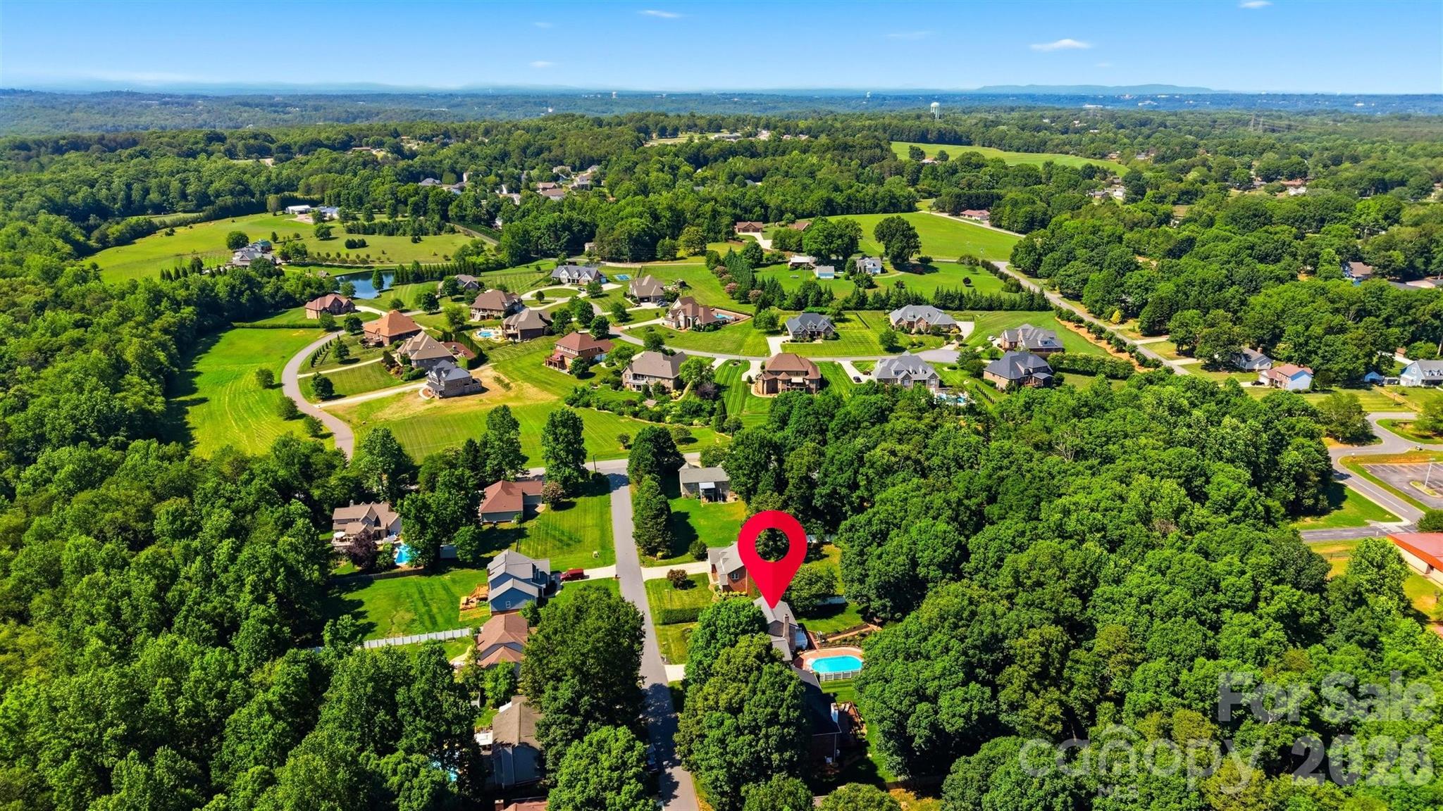 1948 Twin Ponds Drive — Hickory