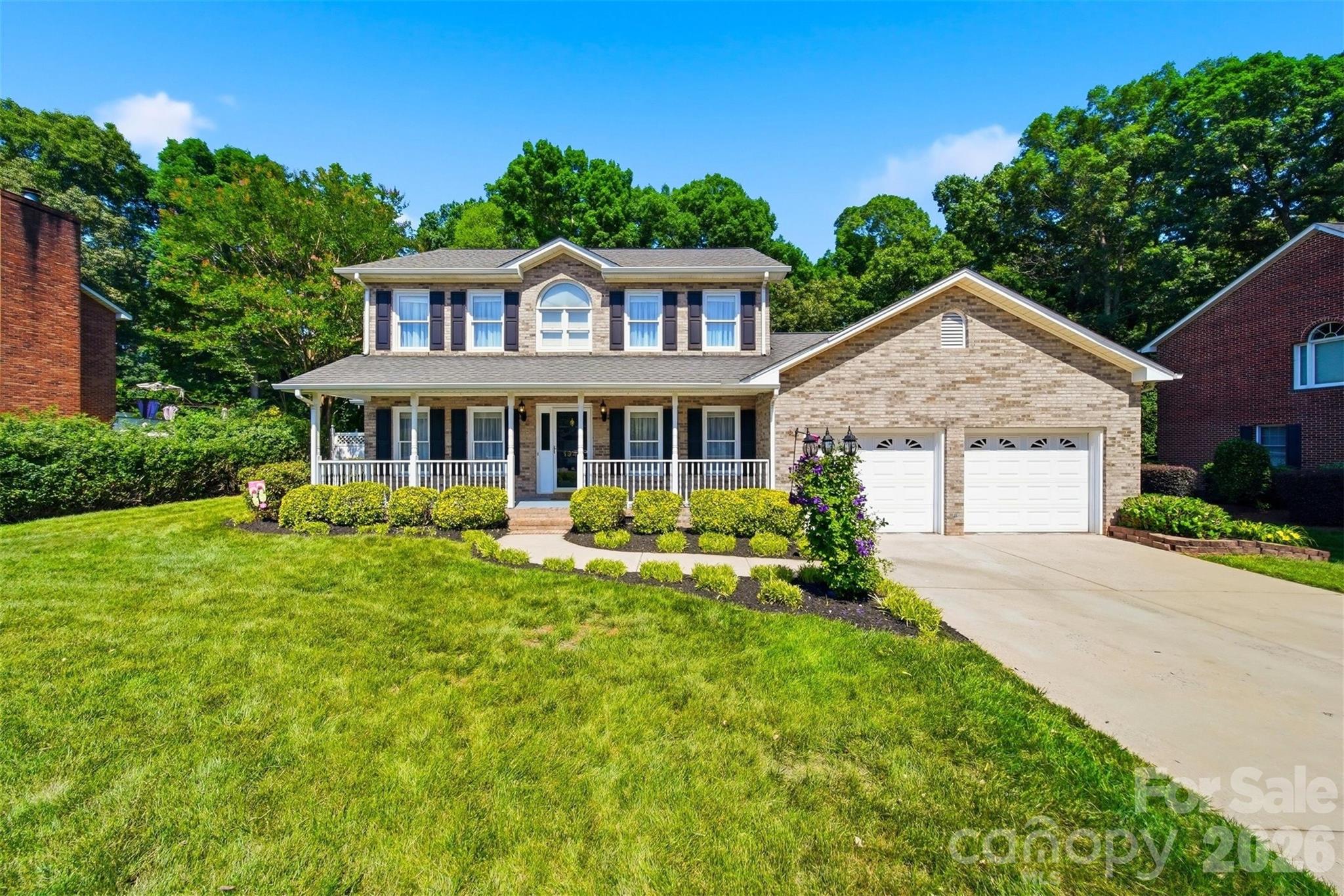 1948 Twin Ponds Drive — Hickory