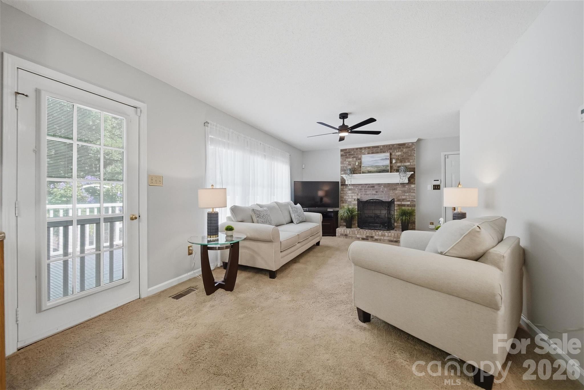 1948 Twin Ponds Drive — Hickory