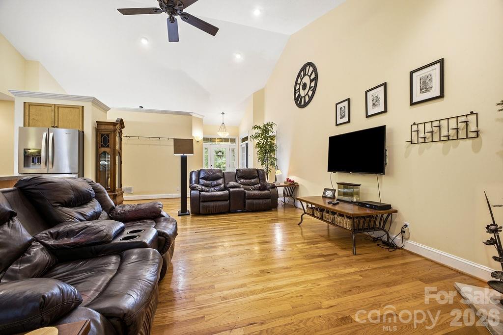 3121 Cove Loop Road — Hendersonville