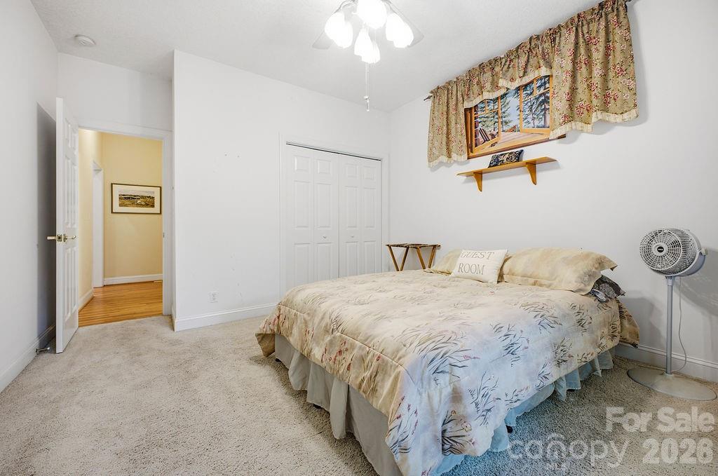 3121 Cove Loop Road — Hendersonville