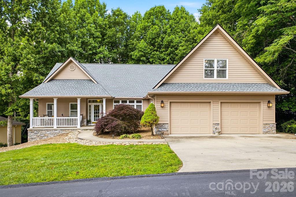 3121 Cove Loop Road — Hendersonville
