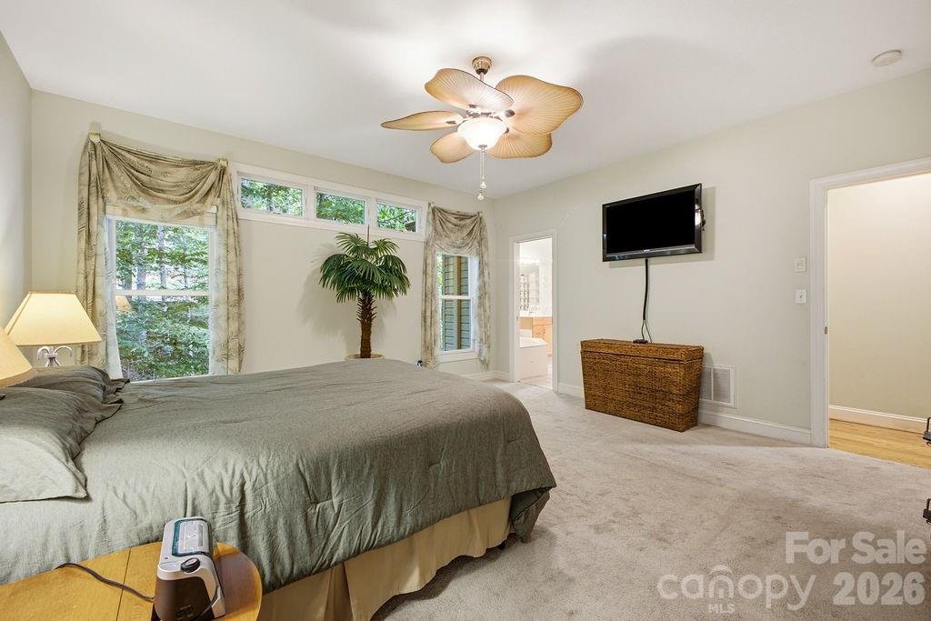 3121 Cove Loop Road — Hendersonville