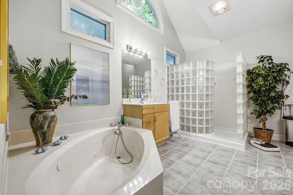 3121 Cove Loop Road — Hendersonville