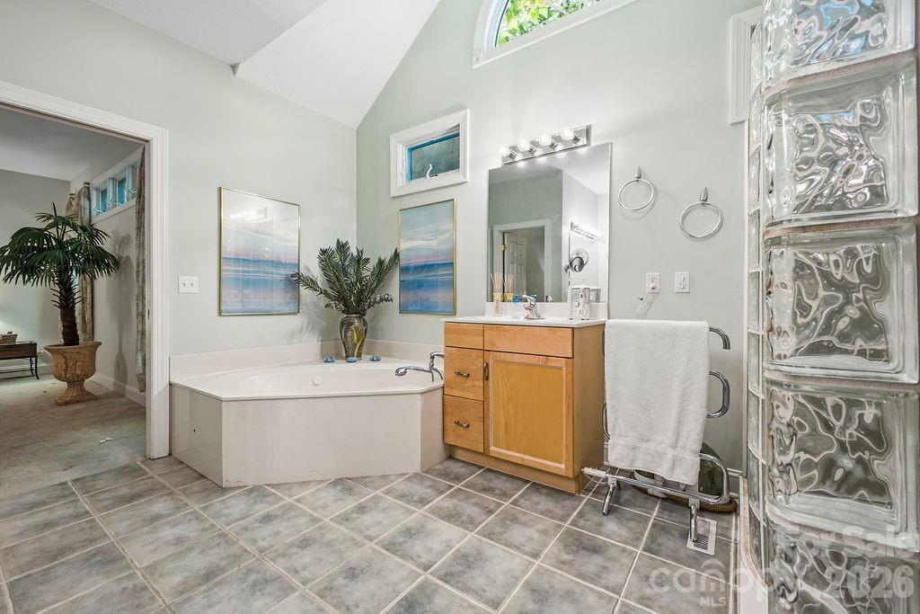 3121 Cove Loop Road — Hendersonville