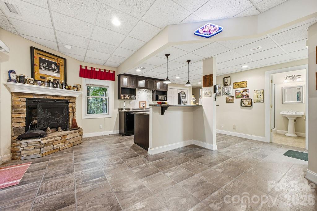 3121 Cove Loop Road — Hendersonville