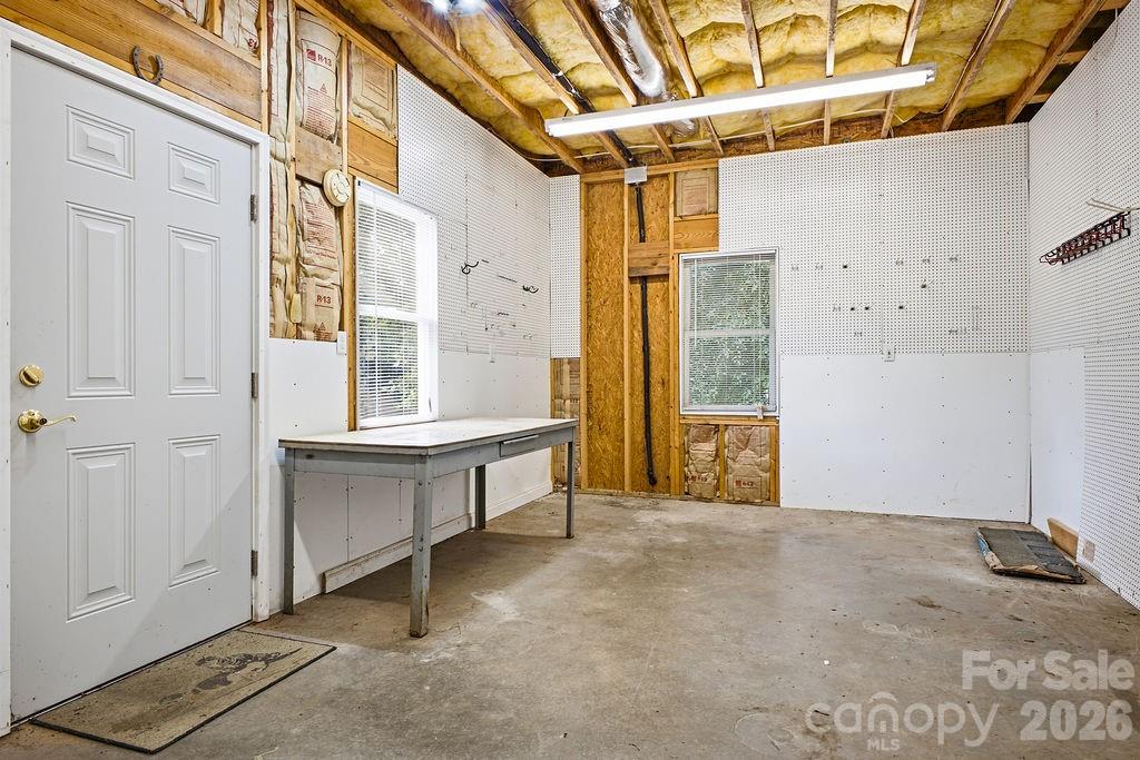 3121 Cove Loop Road — Hendersonville