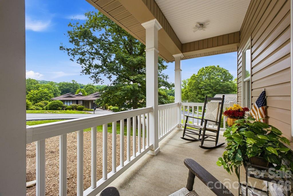3121 Cove Loop Road — Hendersonville