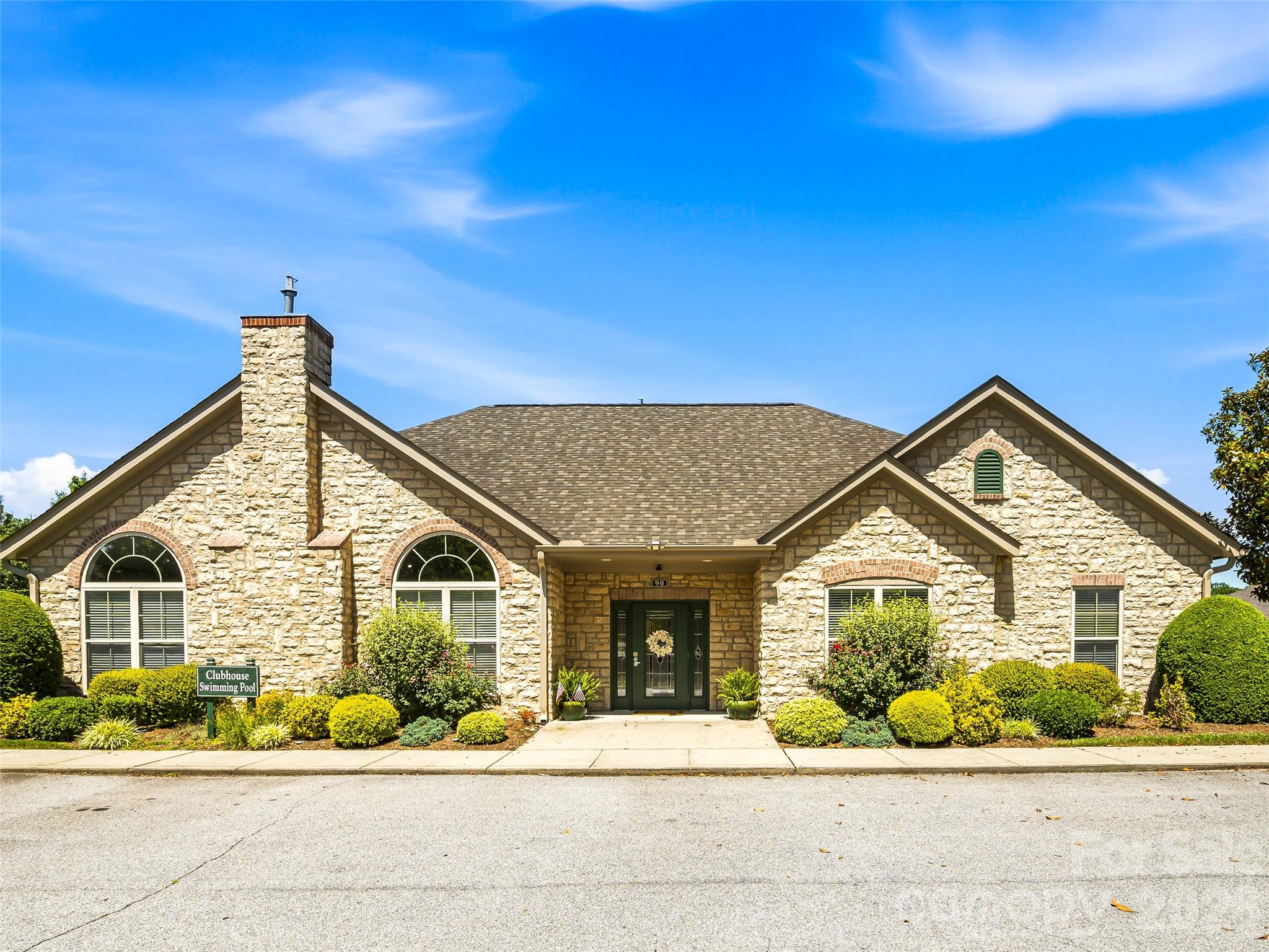 39 Braeburn Way — Flat Rock