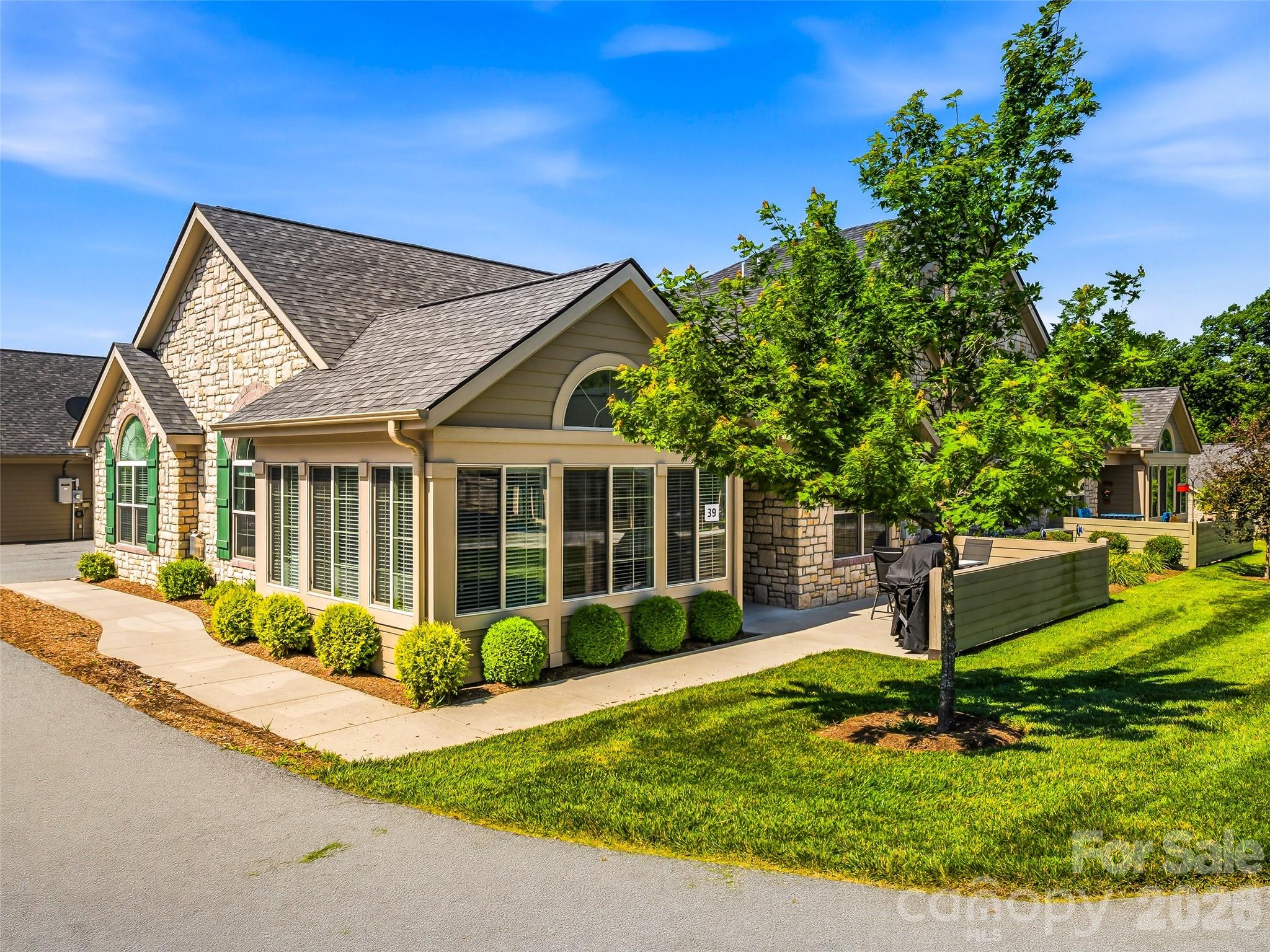 39 Braeburn Way — Flat Rock