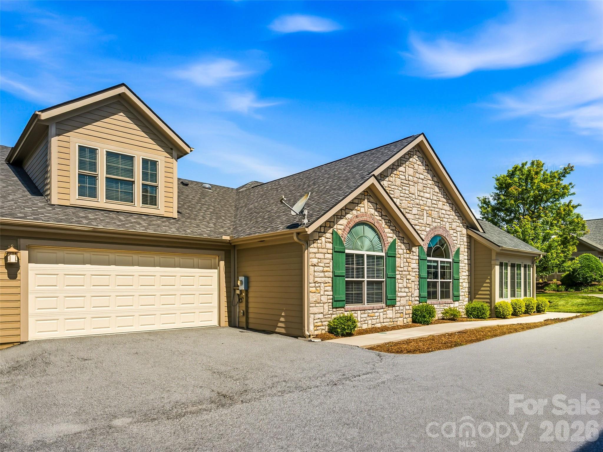 39 Braeburn Way — Flat Rock