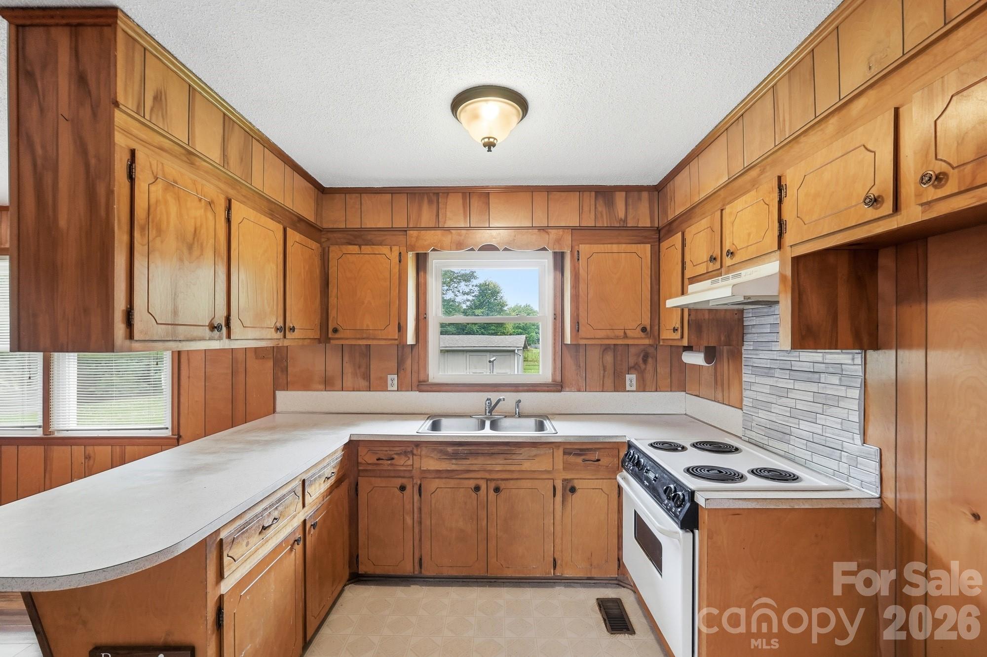 913 Harper Road — Gastonia