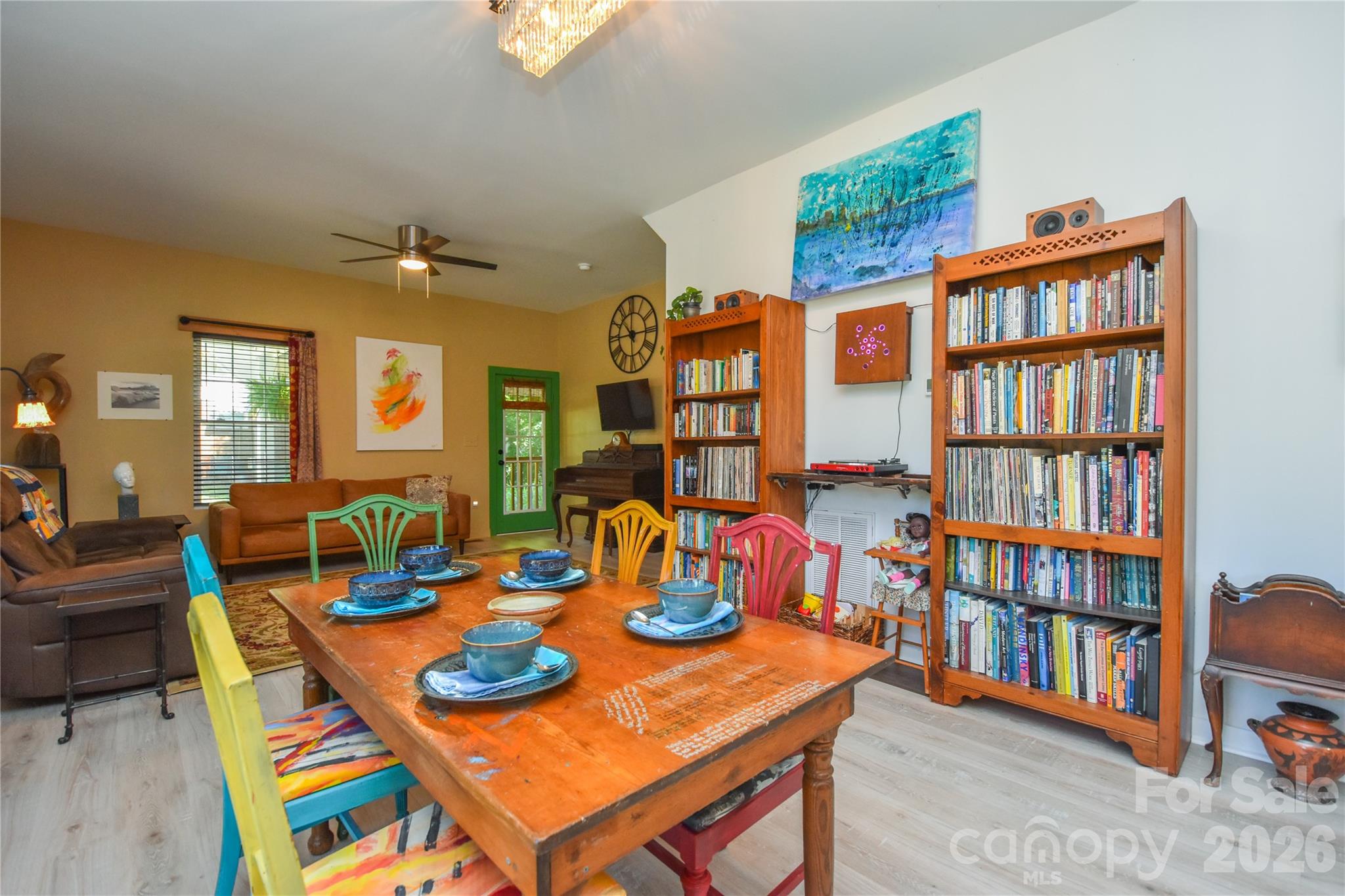345 W Lowrance Avenue — Mooresville