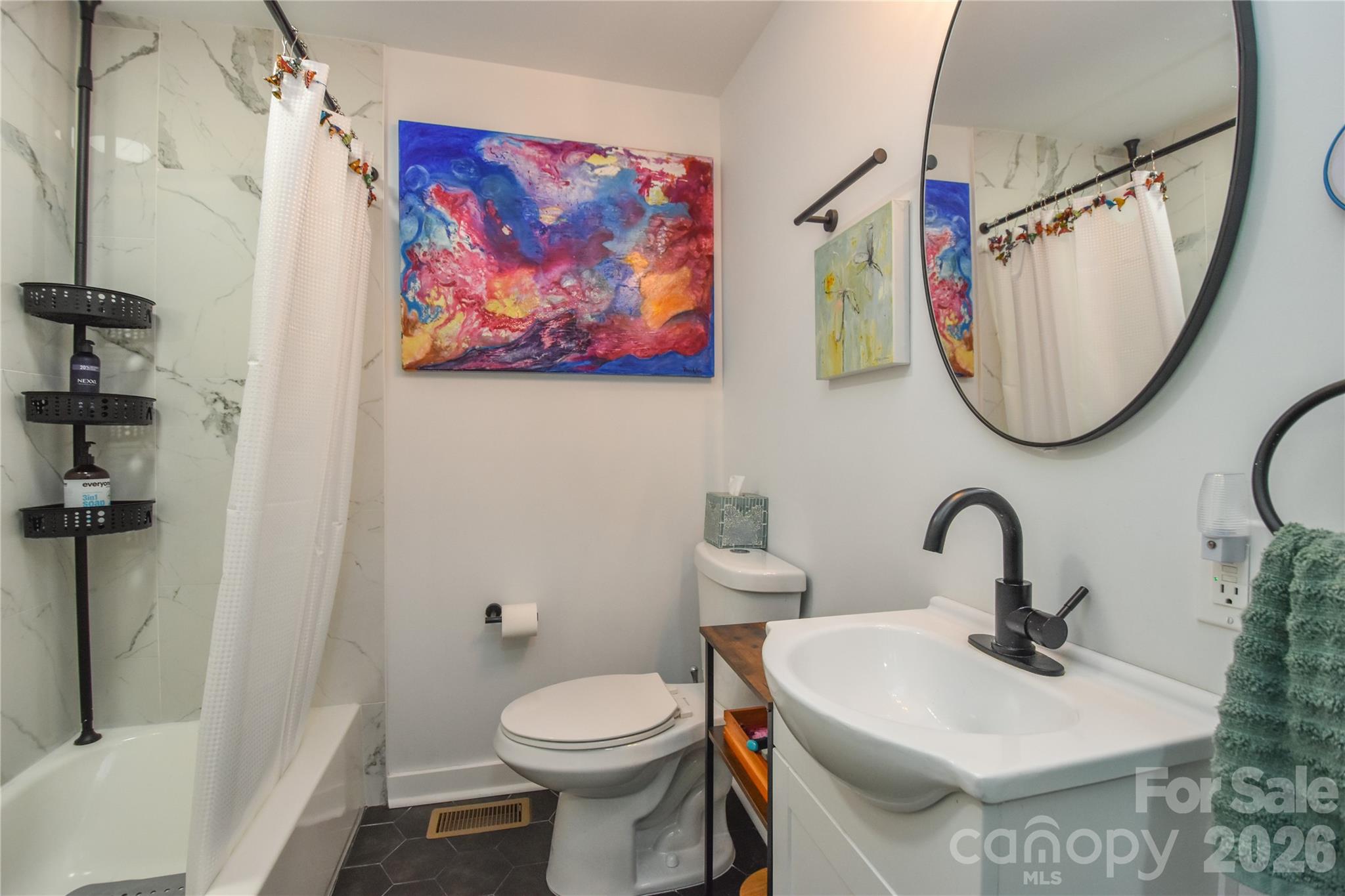 345 W Lowrance Avenue — Mooresville